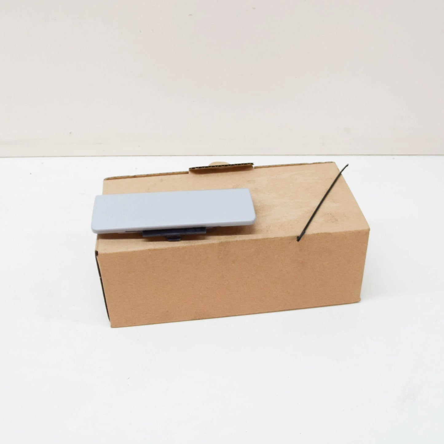 NEW VOLKSVAGEN CC FRONT RIGHT JACK POINT COVER 3C8853248GRU