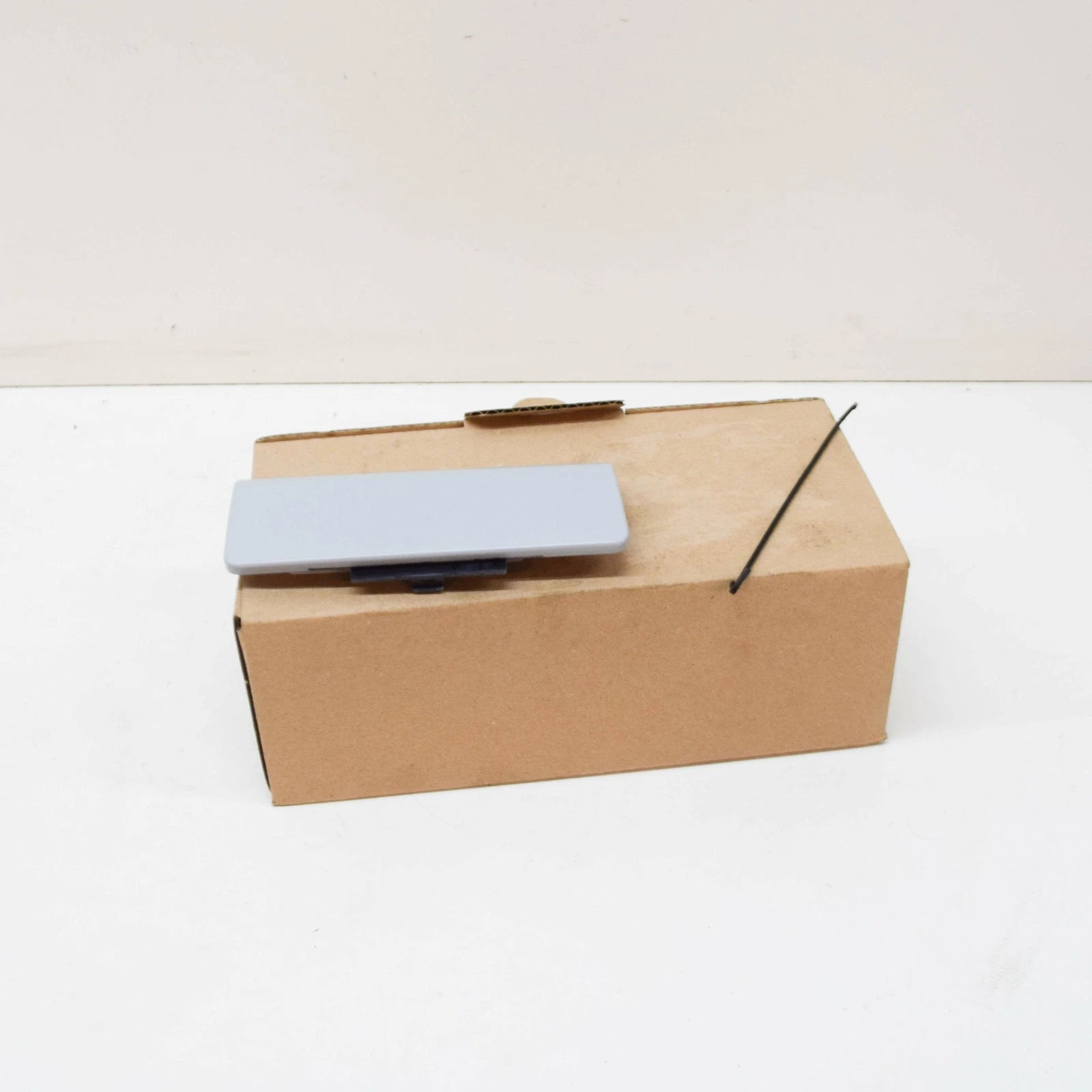 NEW VOLKSVAGEN CC FRONT RIGHT JACK POINT COVER 3C8853248GRU