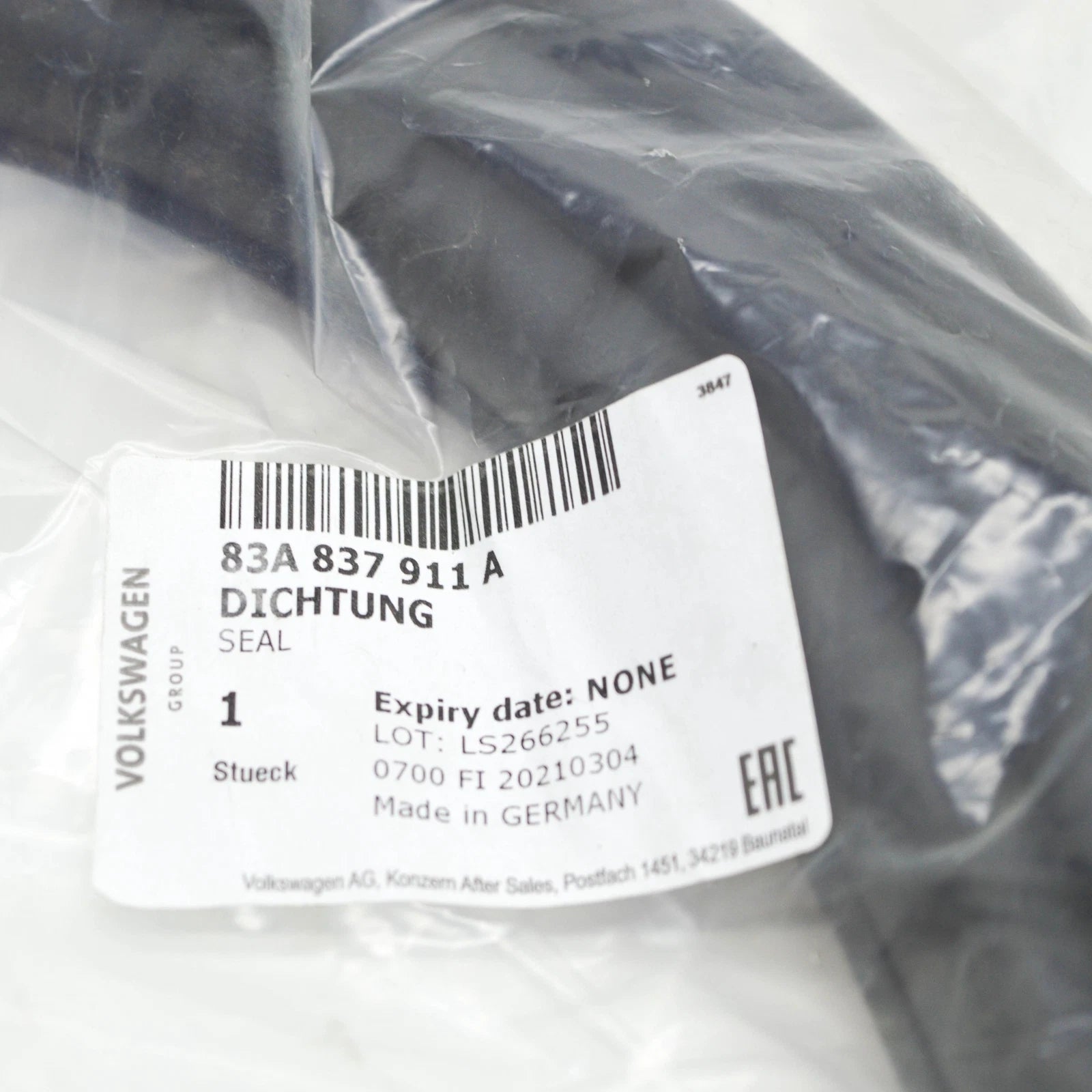 NEW AUDI Q3 F3 FRONT LEFT DOOR SEALING 83A837911A