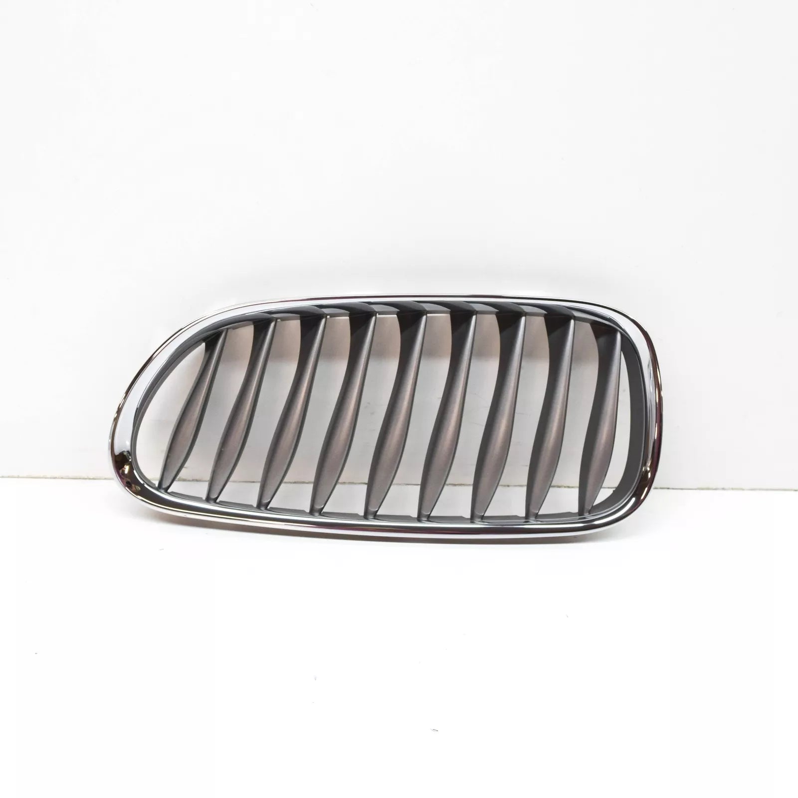 NEW BMW Z4 E85 FRONT BUMPER LEFT SIDE GRILLE 51117117757 ORIGINAL