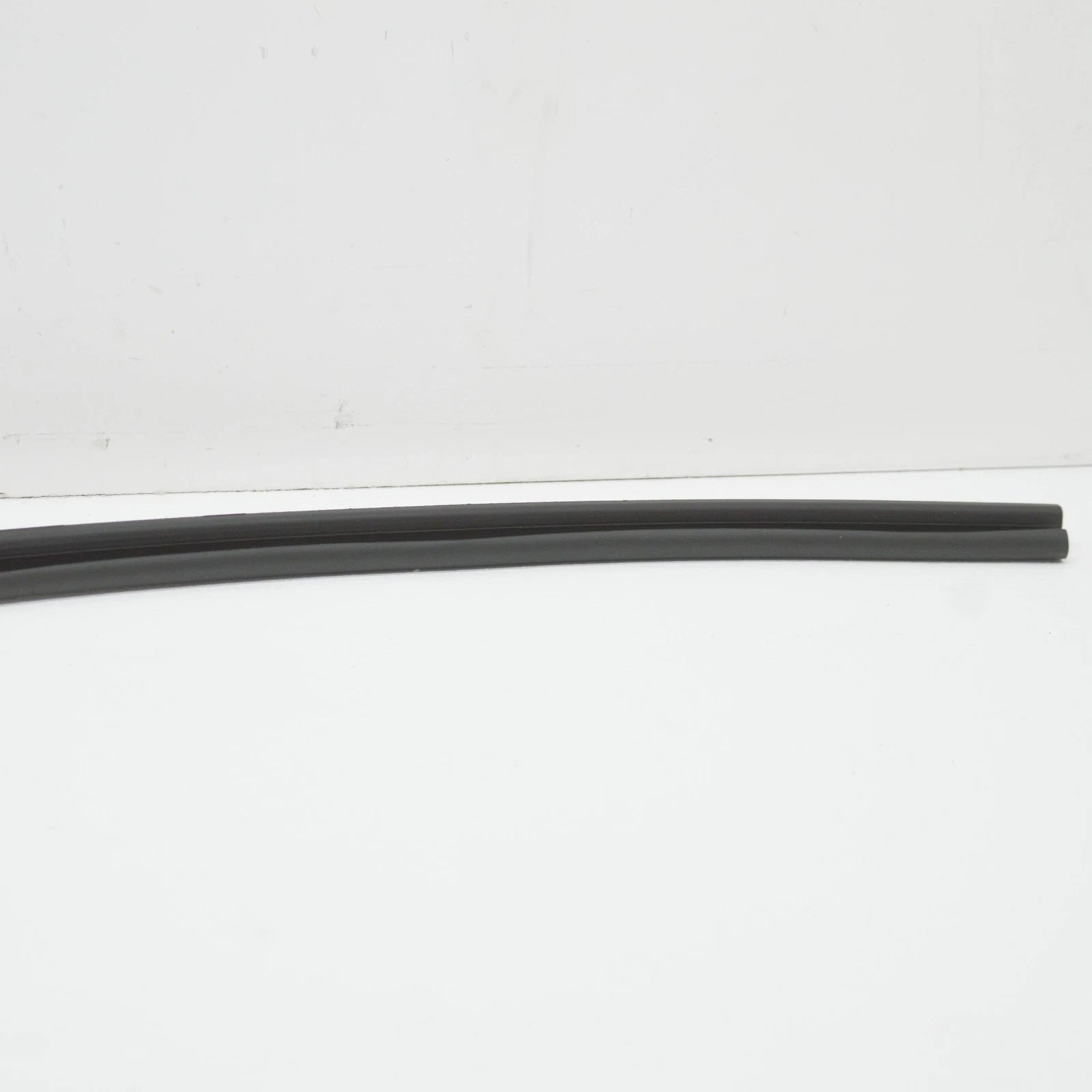 NEW MERCEDES-BENZ CLS C218  ENGINE HOOD SEAL A2188870098 ORIGINAL
