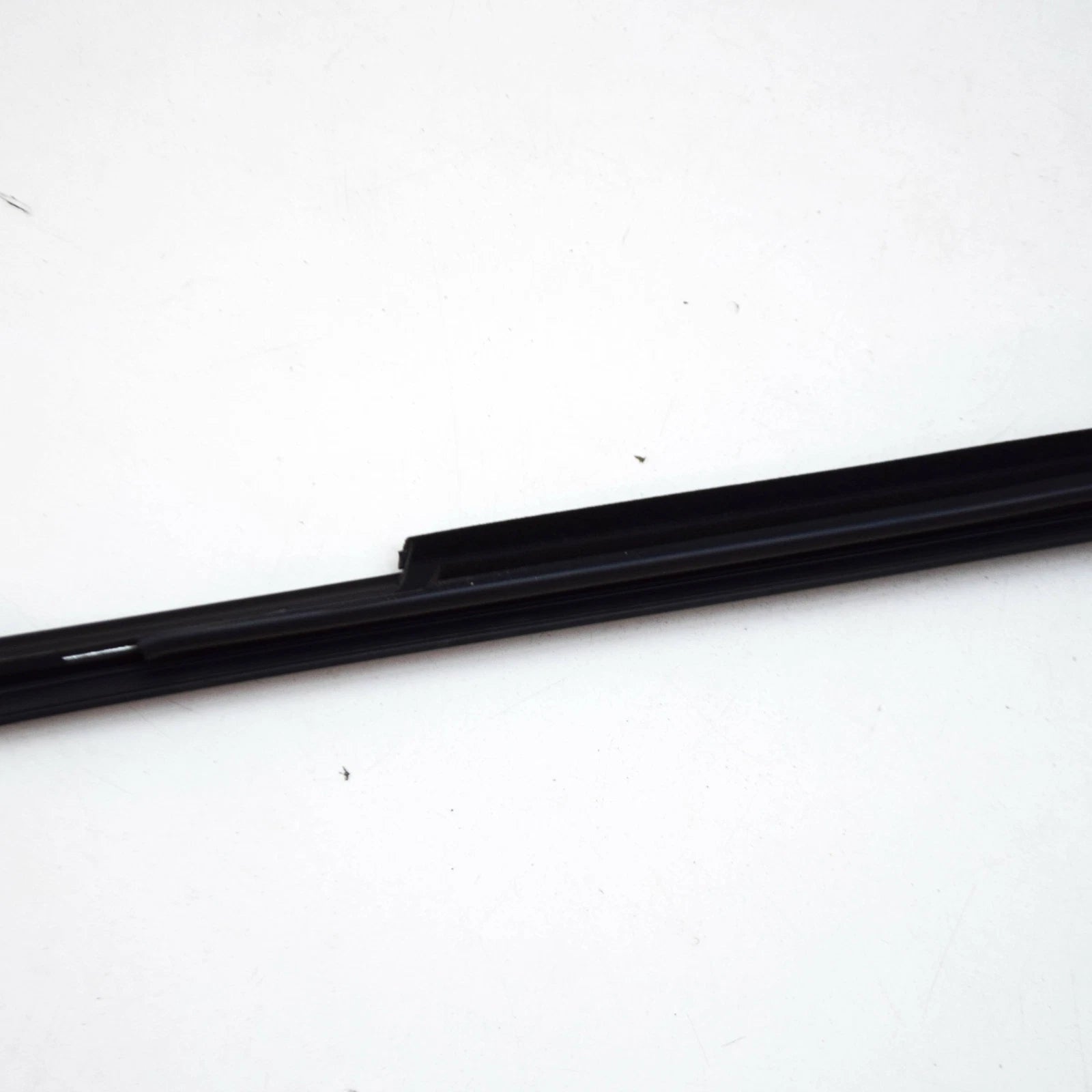 NEW VW T-CROSS C11 FRONT LEFT DOOR WINDOW OUTER STRIP 2GM837477B5AP