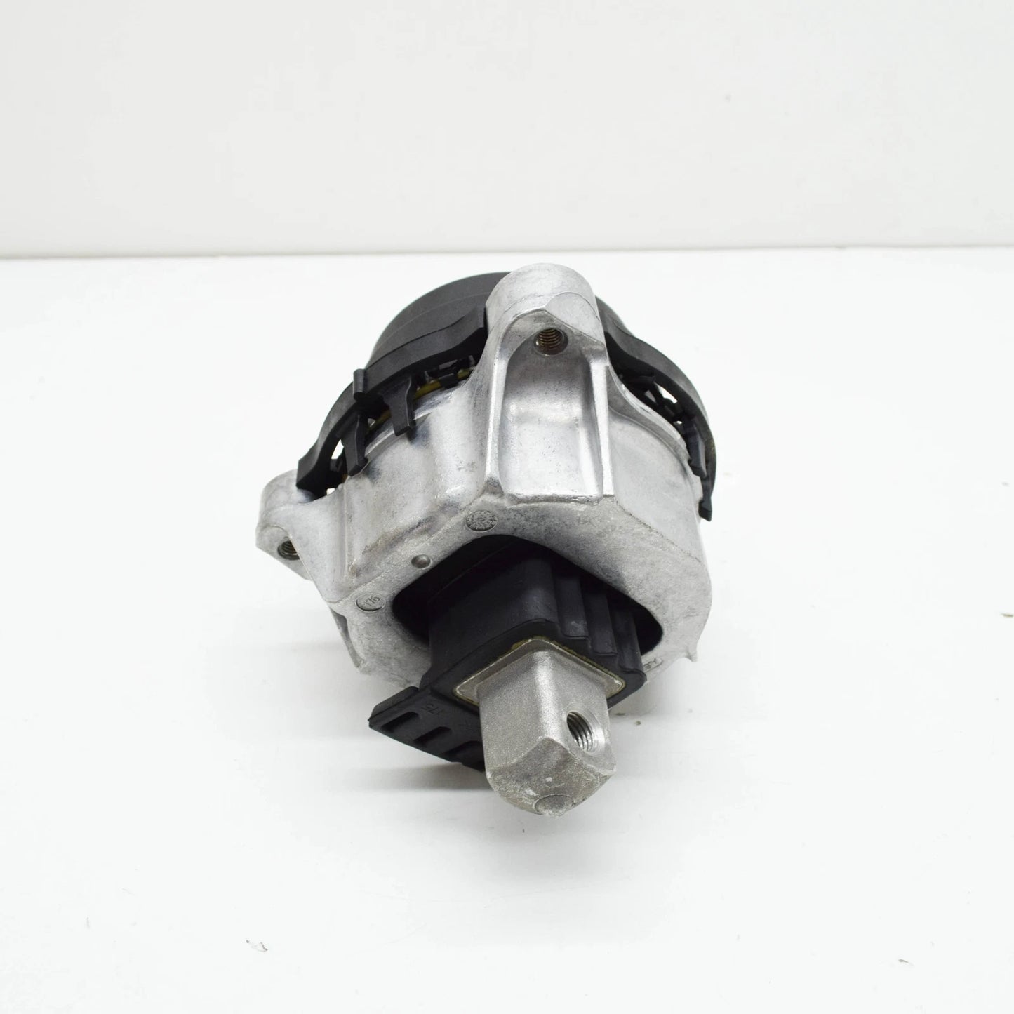 NEW BMW 3 G20 RIGHT SIDE ENGINE MOUNT 22116860482 ORIGINAL