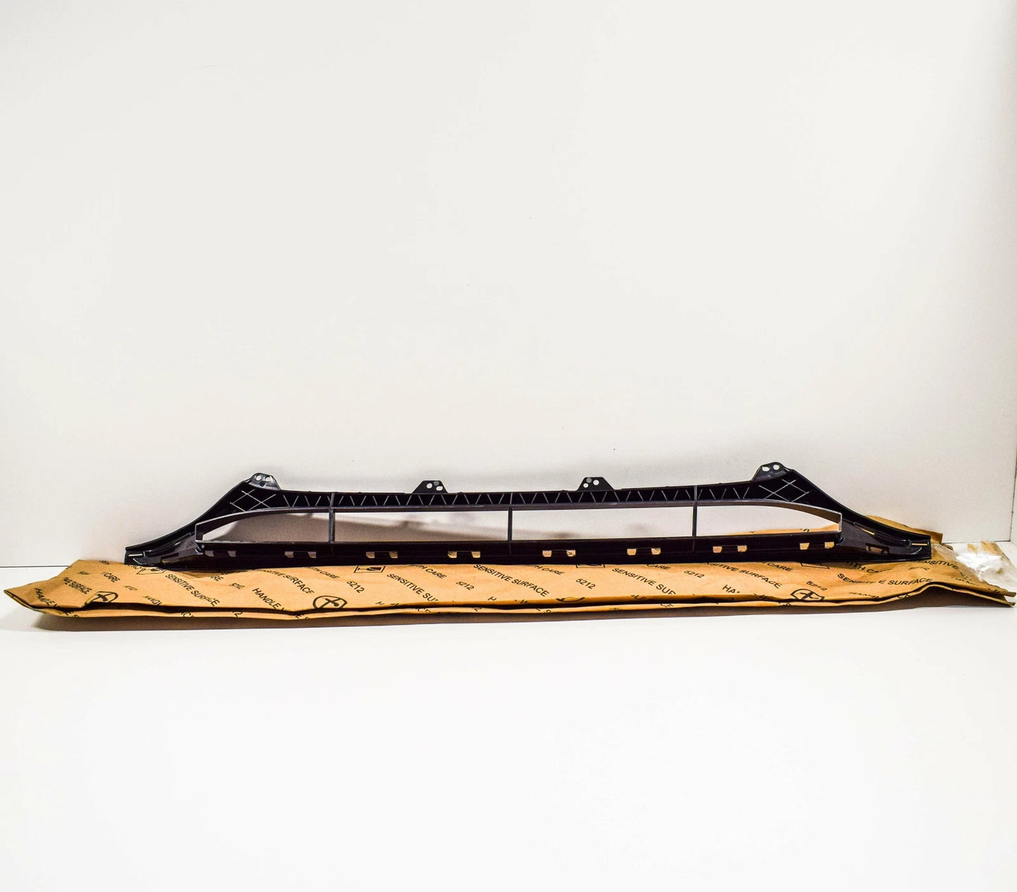 NEW AUDI A5 8T3 FRONT BUMPER LOWER CENTER GRILLE 8T0807647A01C