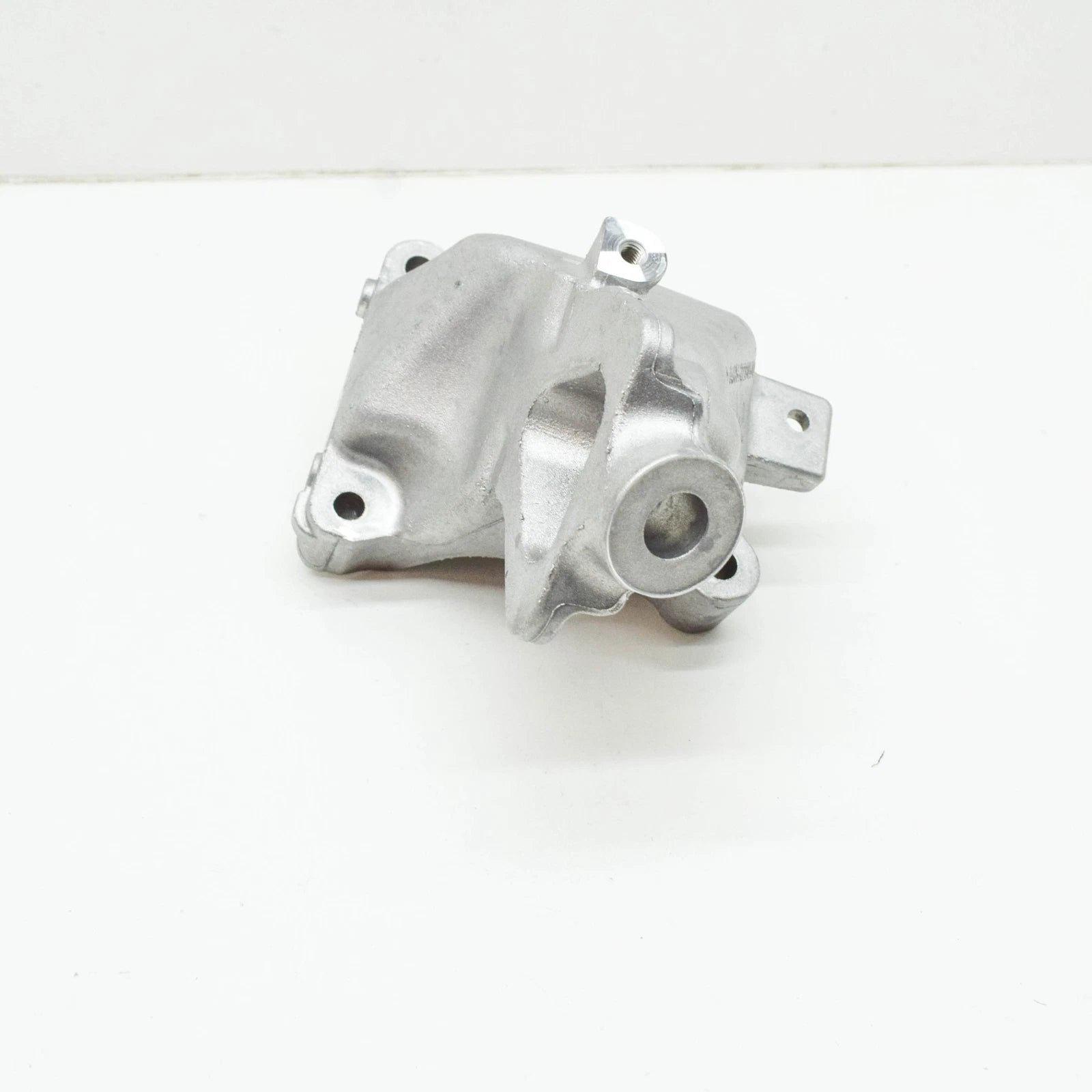 NEW MERCEDES-BENZ S W222 LEFT SIDE ENGINE BRACKET A6562230500 ORIGINAL