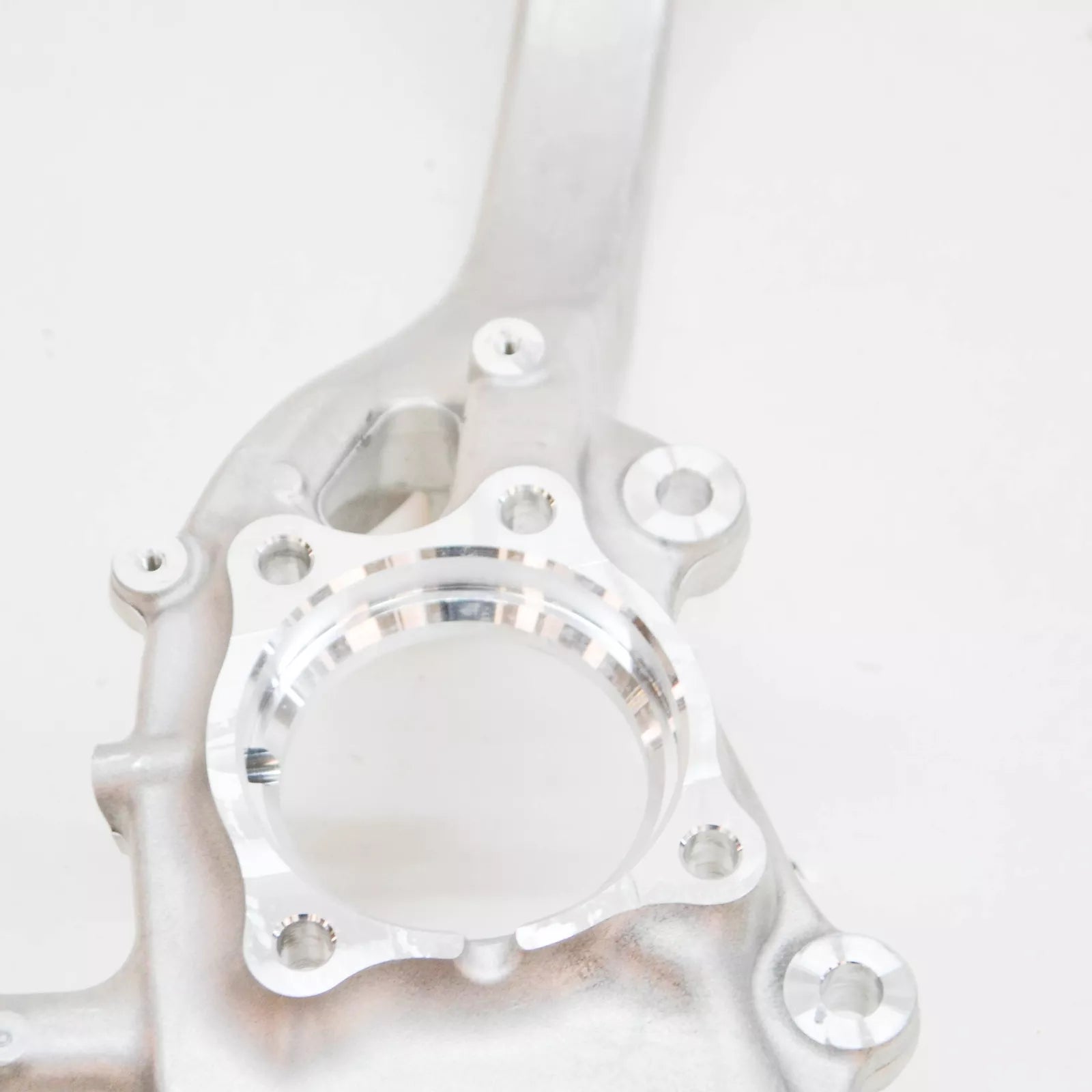 NEW AUDI Q7 4M FRONT LEFT STEERING KNUCKLE 4M0407253K ORIGINAL