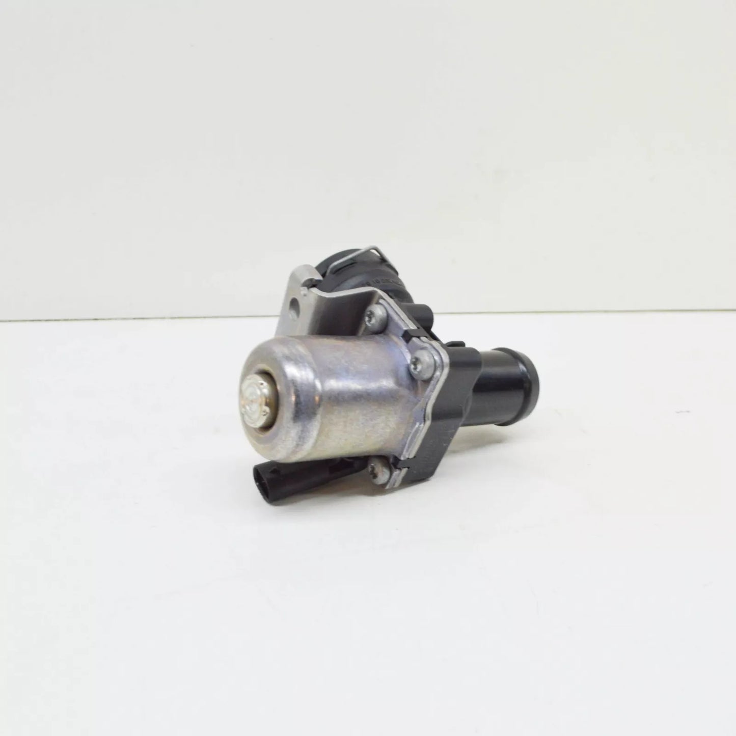 NEW MERCEDES-BENZ C W204 ENGINE COOLING WATER PUMP VALVE A2712030164