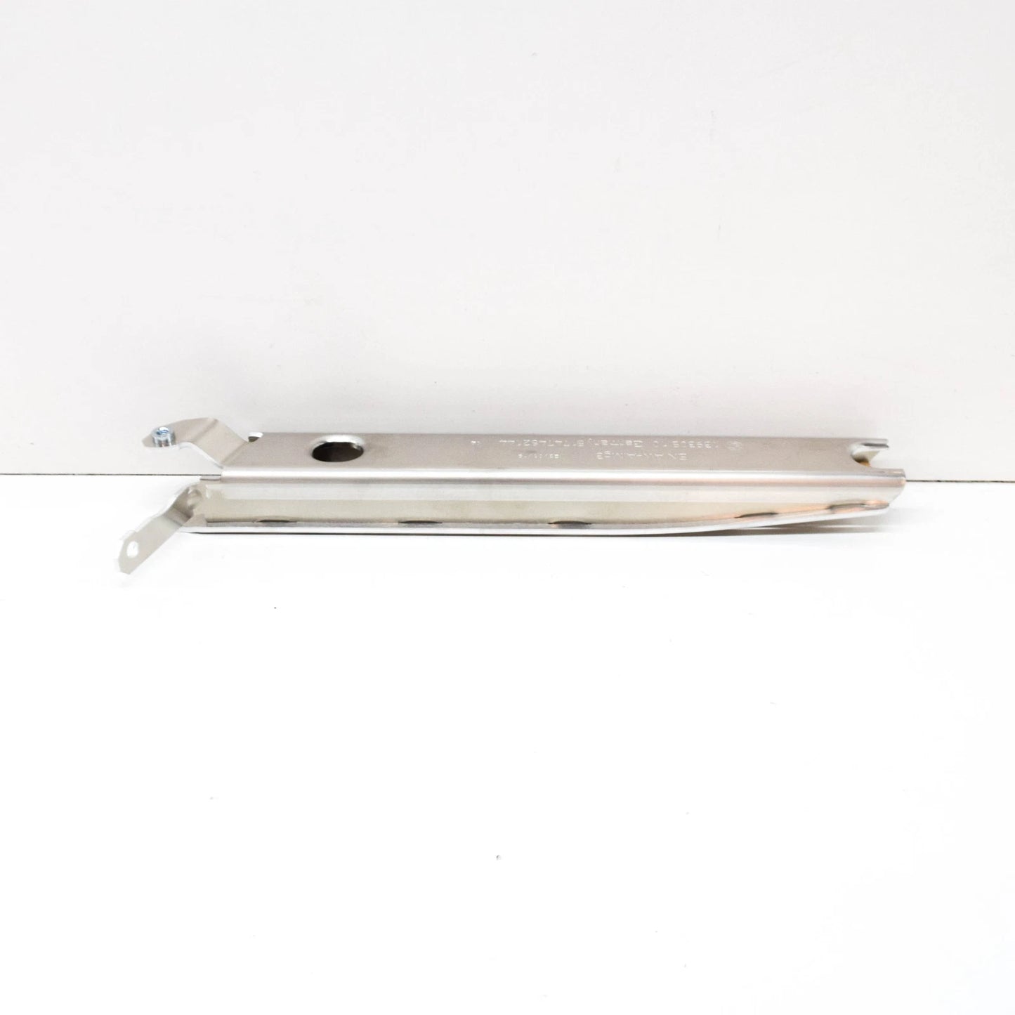 NEW BMW 1 F40 RIGHT LOWER RADIATOR SUPPORT AIR DUCT BRACKET 51747462144 ORIGINAL