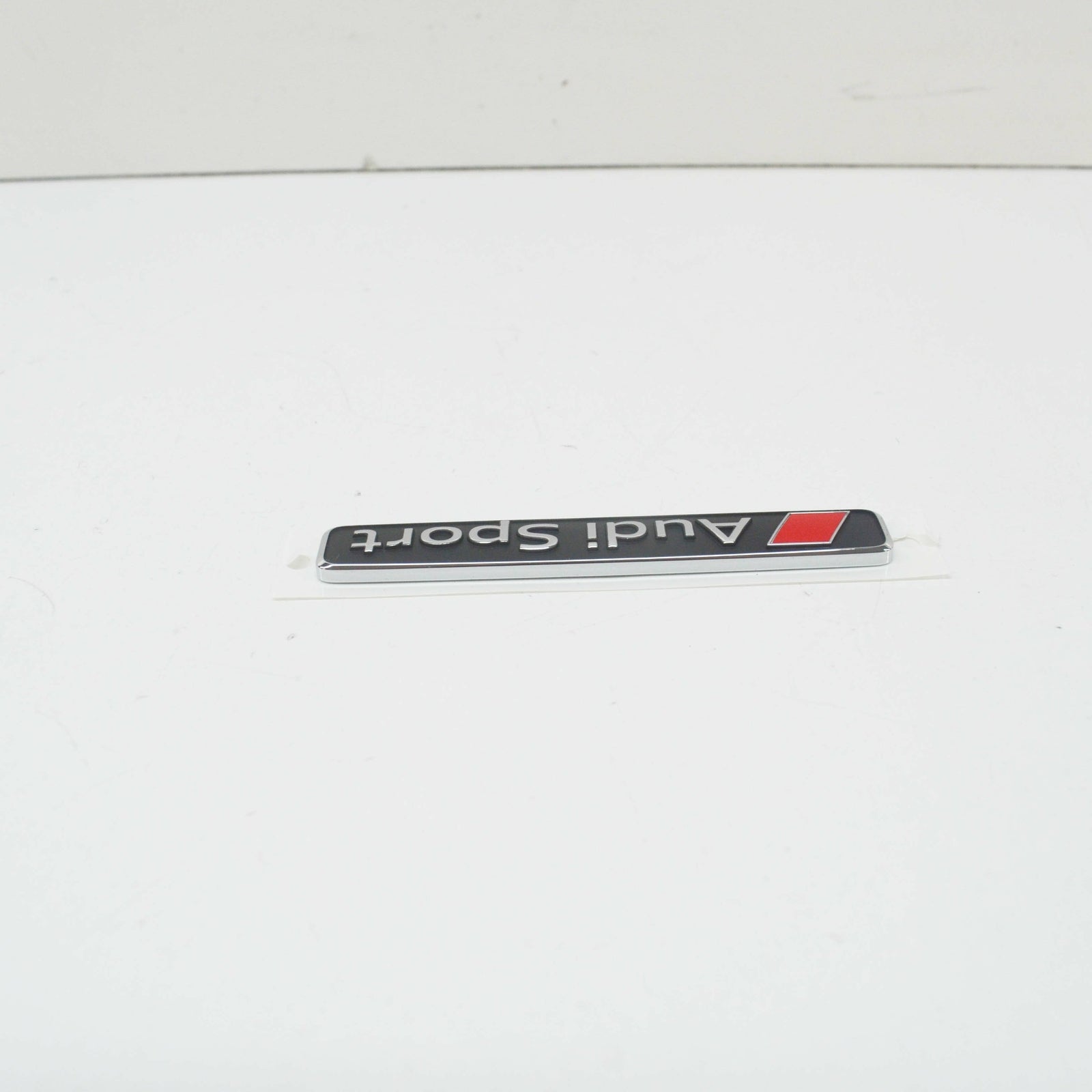 NEW AUDI R8 4S FRONT GRILLE EMBLEM BADGE 4S0853737D2ZZ ORIGINAL