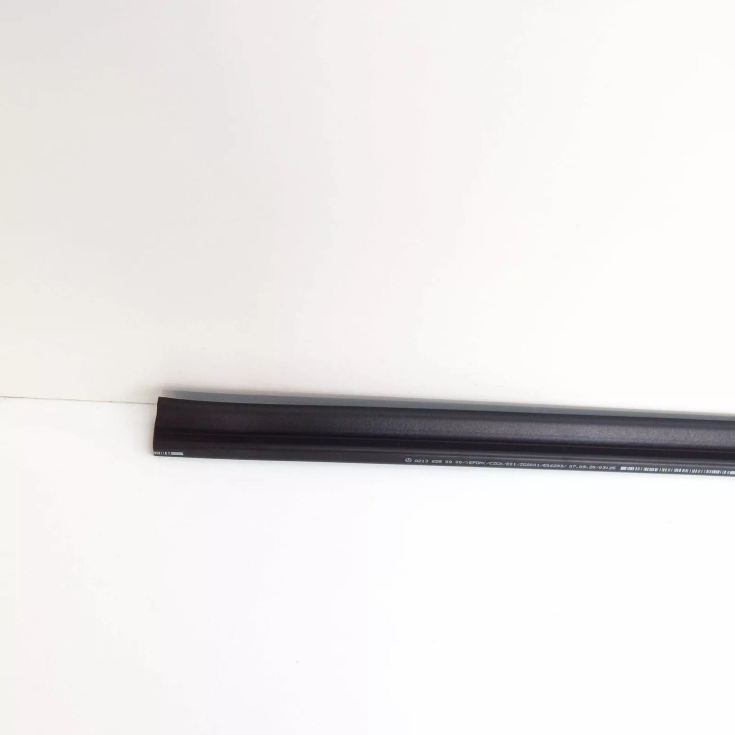 NEW MERCEDES-BENZ E W213 FRONT RADIATOR GRILLE UPPER SEAL A2136280900 ORIGINAL