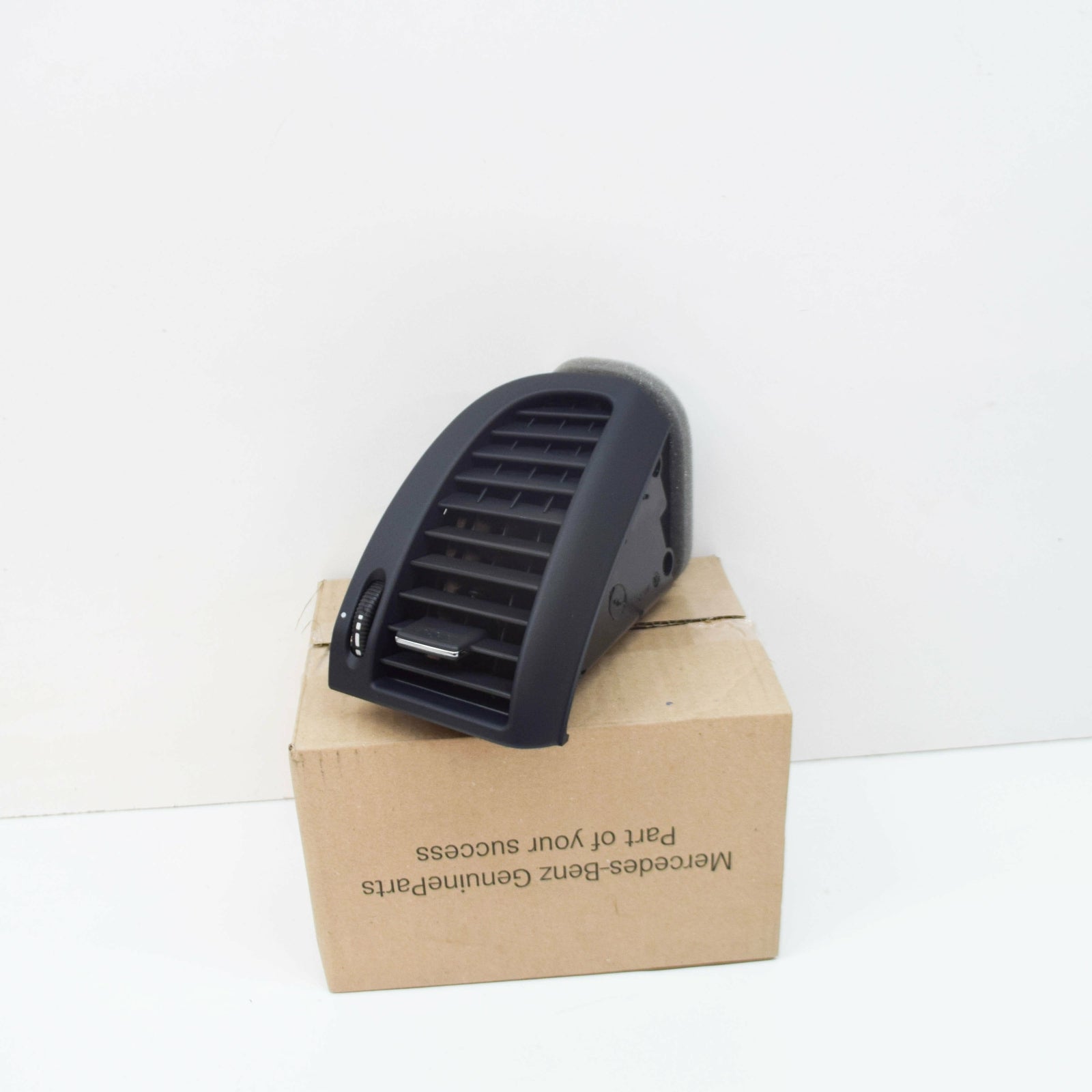 NEW MB VITO W639 DASHBOARD RIGHT OUTSIDE LATERAL NOZZLE A63983002549F75 ORIGINAL