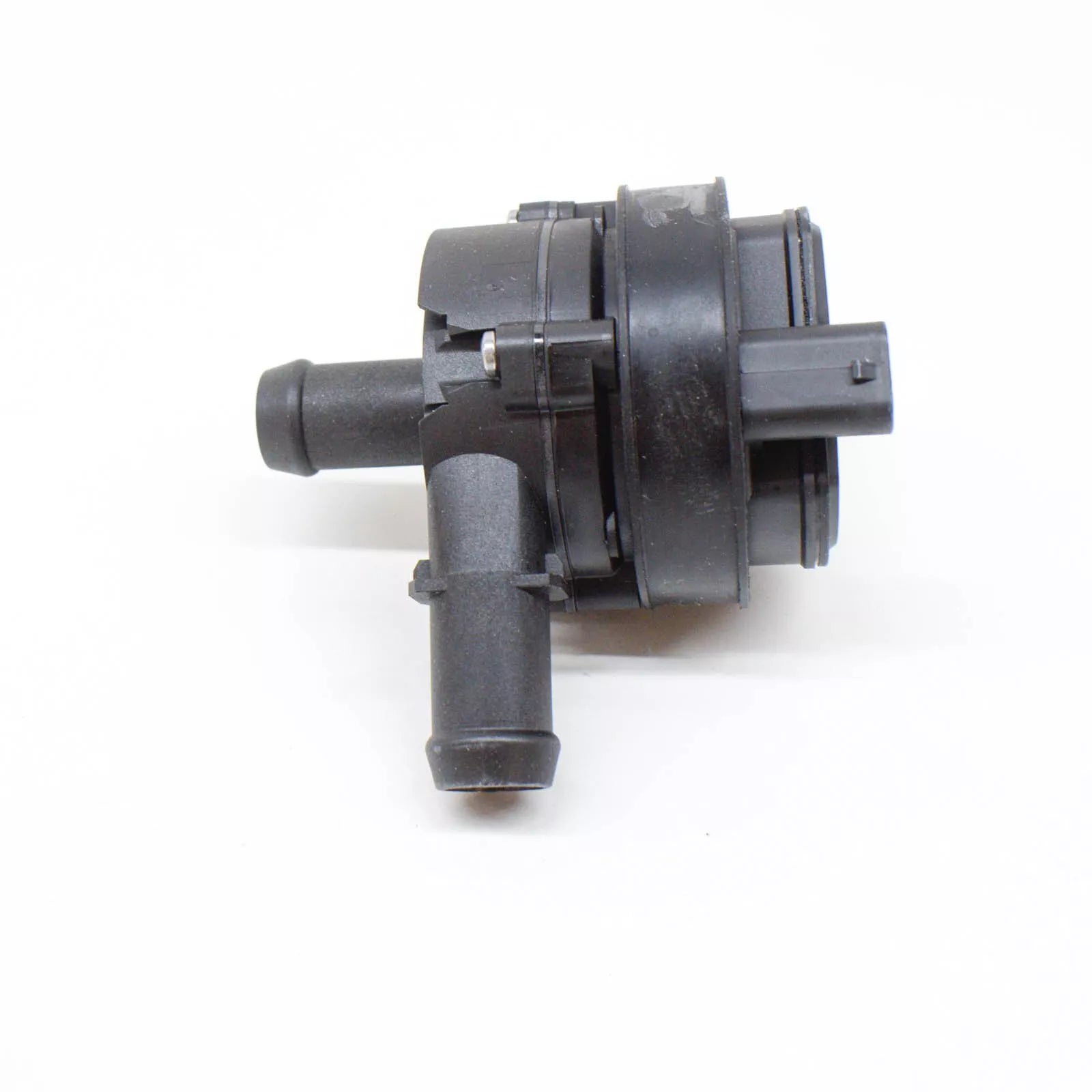 NEW MERCEDES-BENZ GLA X156 LOW TEMPERATURE COOLANT PUMP A0005000686 ORIGINAL