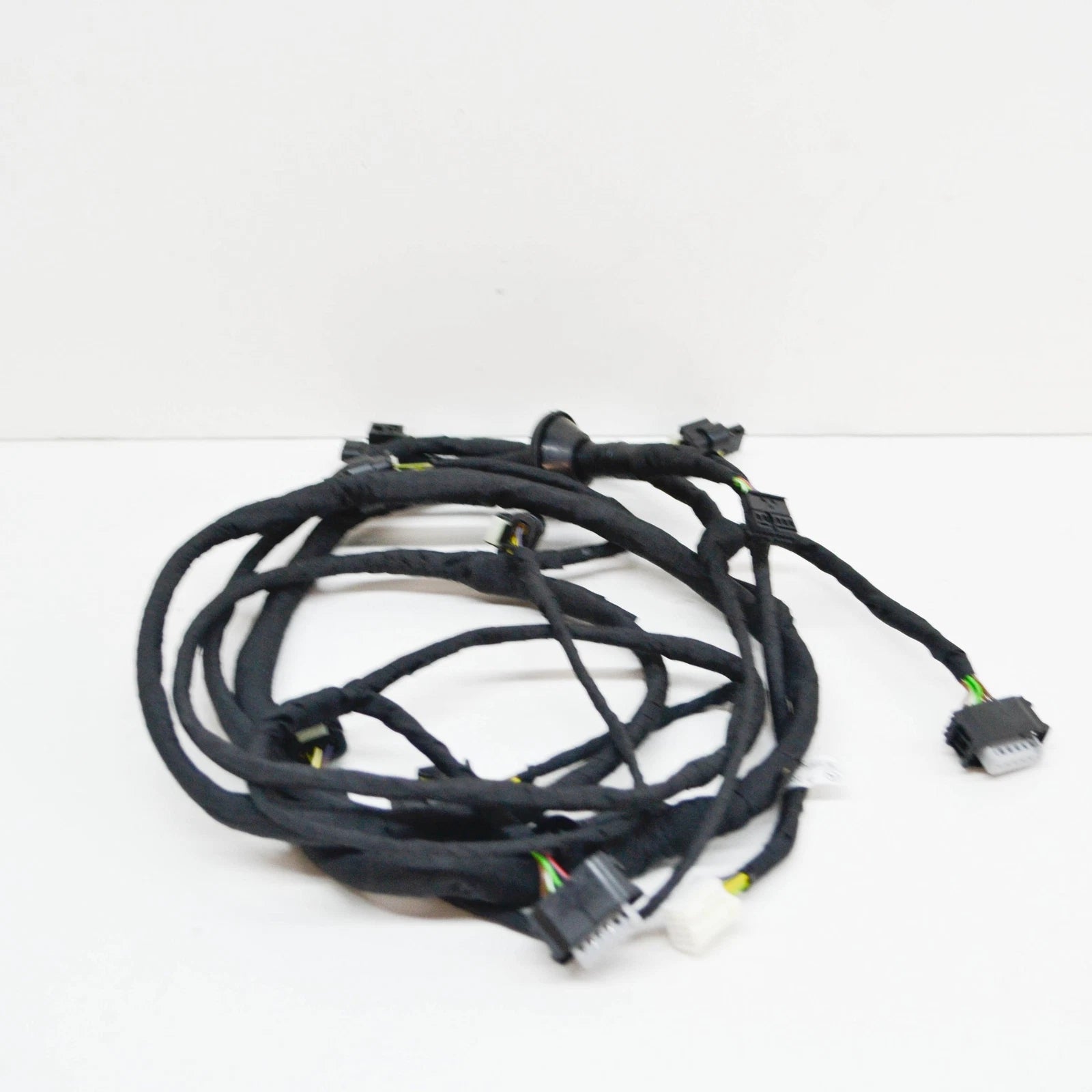 NEW MERCEDES-BENZ E-CLASS COUPE C207 REAR PARKING SENSOR WIRING A2074401508