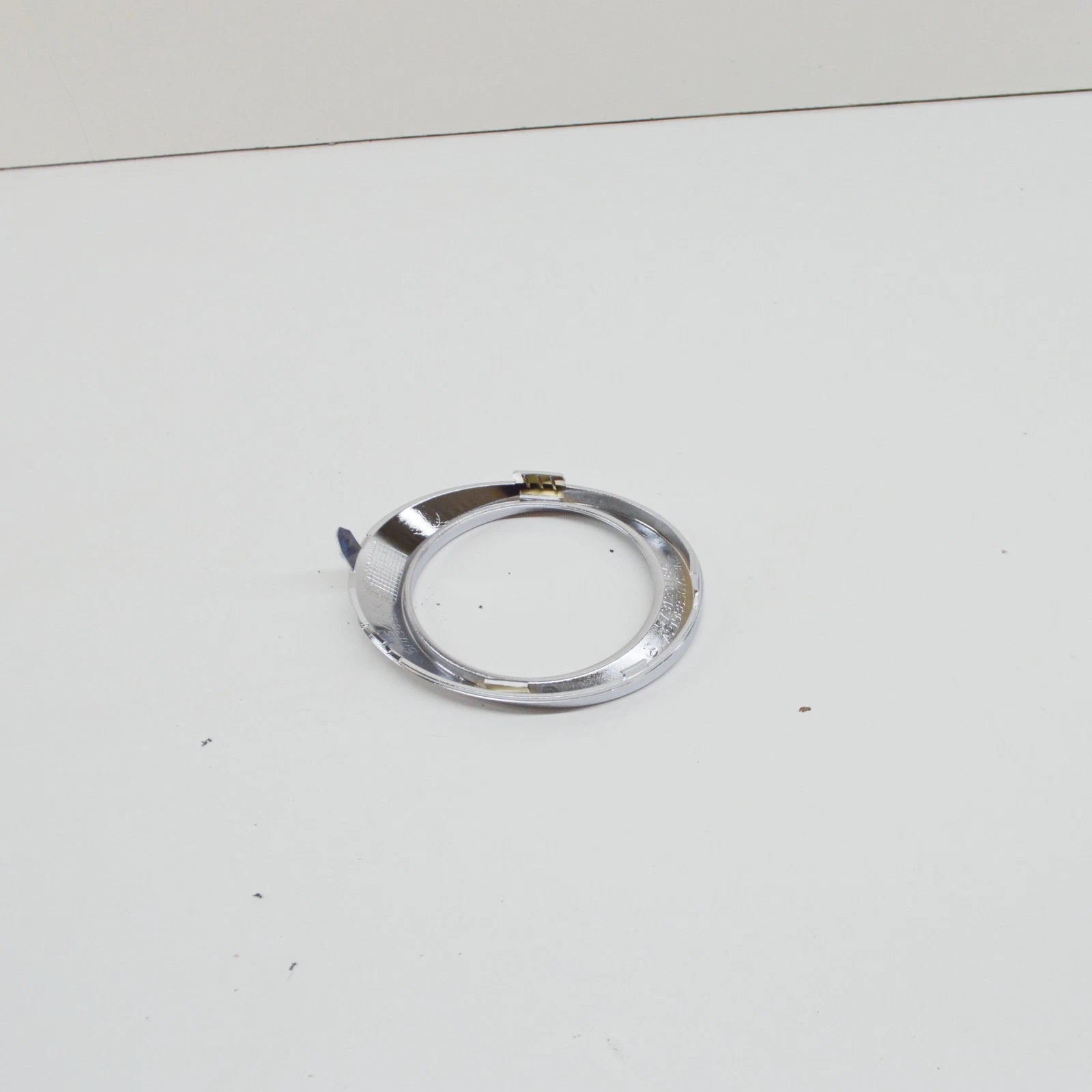 NEW MB CLS C219 FRONT BUMPER LEFT FOG LIGHT CHROMED RING A2198850723