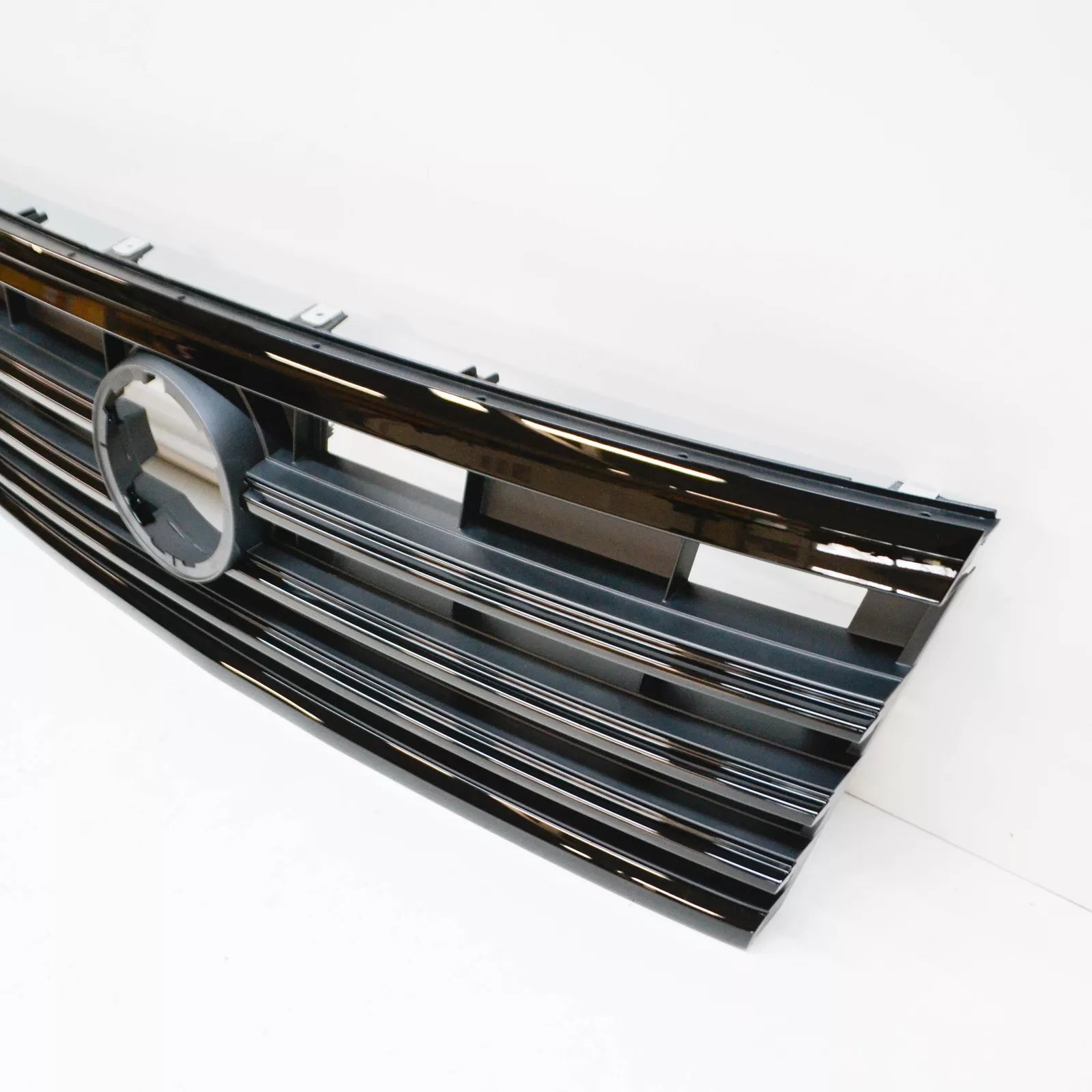 NEW VOLKSWAGEN TOUAREG CR FRONT RADIATOR GRILLE 760853651JBUS ORIGINAL