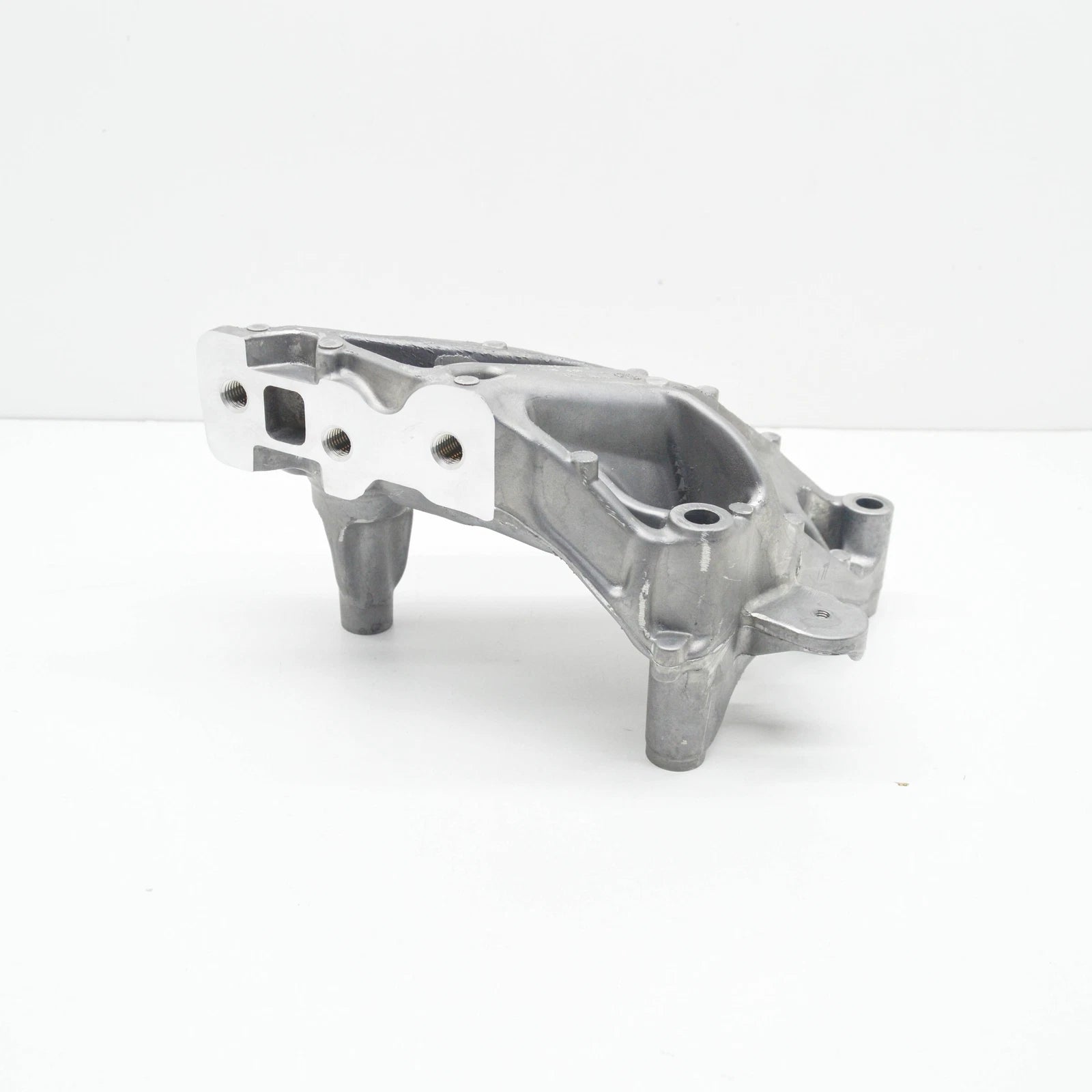 NEW VOLKSWAGEN CRAFTER FURGON SY ENGINE BRACKET RIGHT SIDE 04L199207G