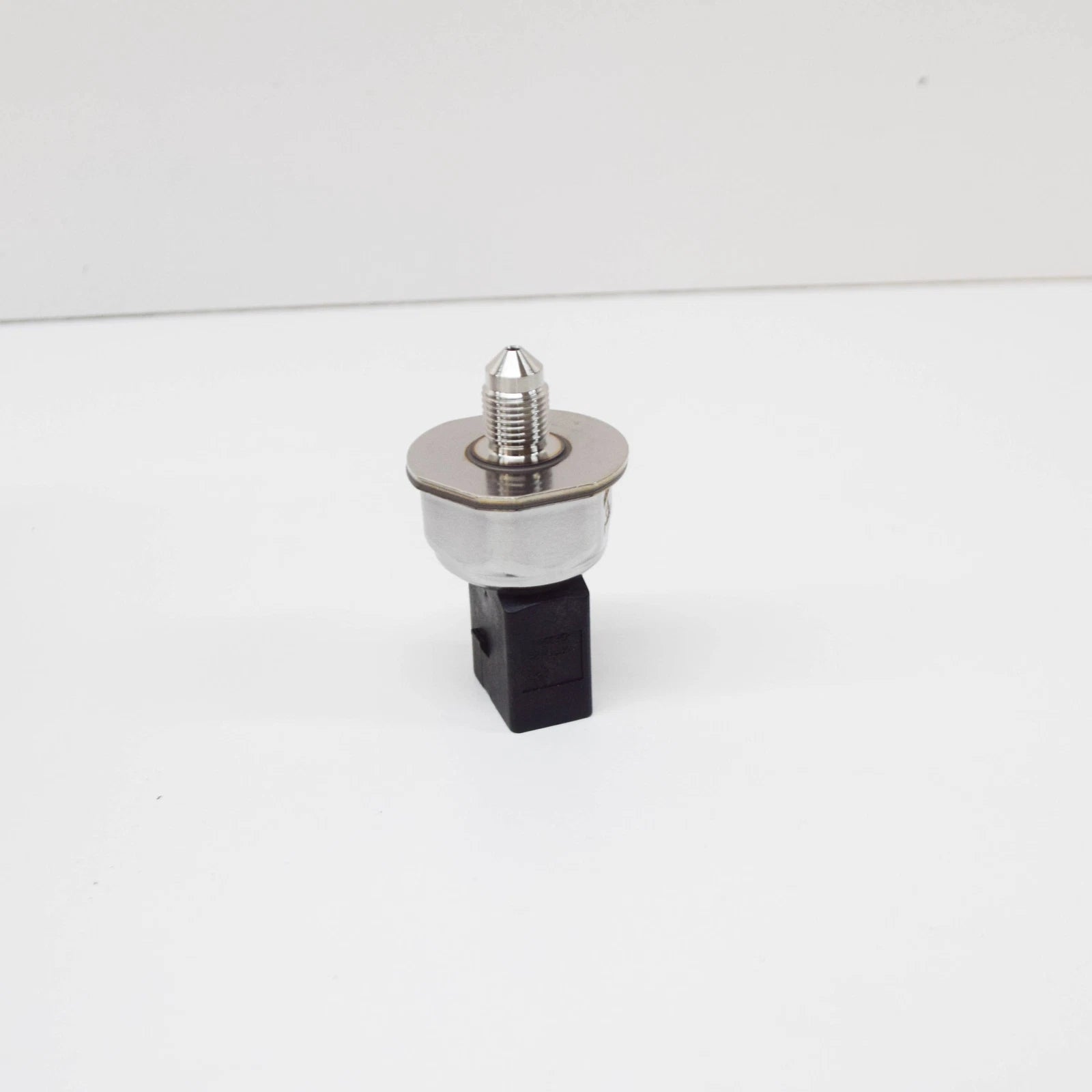 NEW BMW 3 E90 HIGH PRESSURE FUEL PRESSURE SENSOR 13537537319 335I ORIGINAL