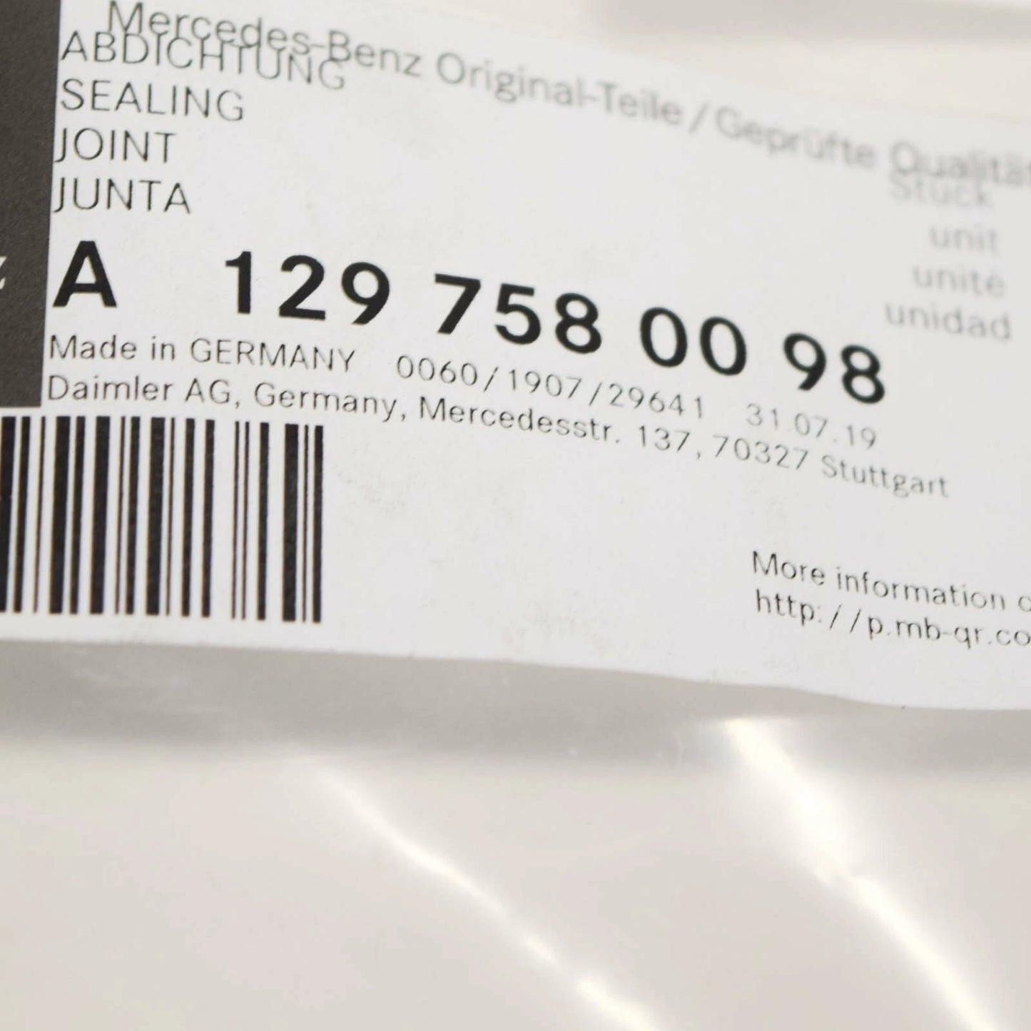 NEW MB SL R129 REAR TRUNK BOOT LID WEATHERSTRIP SEAL A1297580098