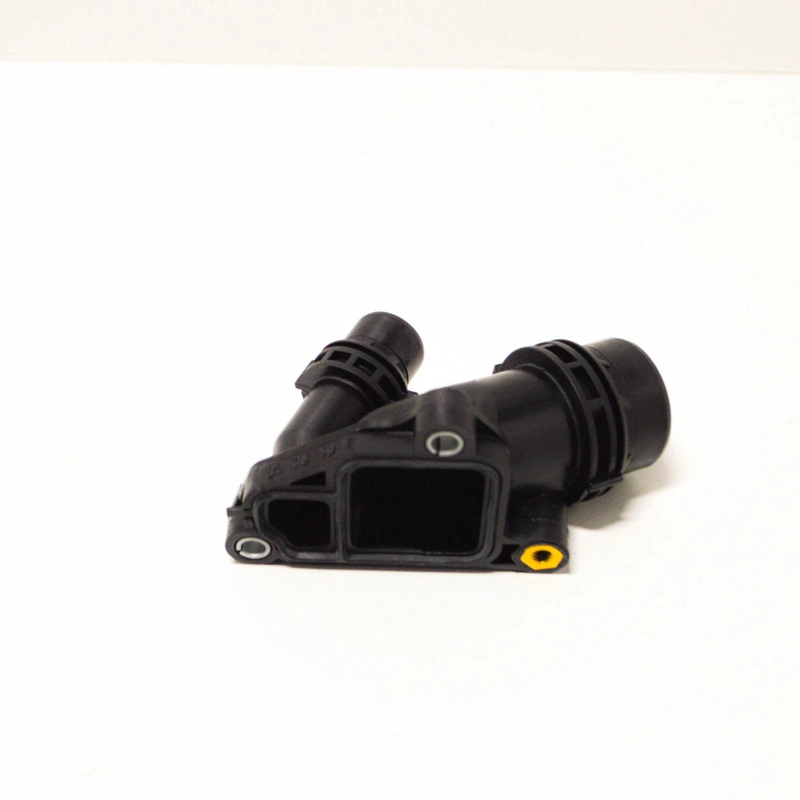 NEW BMW E60 E61 E70 E71 E81 COOLING SYSTEM CONNECTOR 11117800048 ORIGINAL