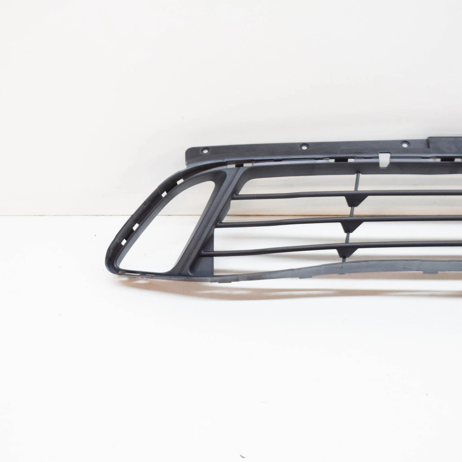 NEW BMW 2 F45 FRONT BUMPER CENTER OPEN GRILLE 51117301567 7301567 2015 ORIGINAL