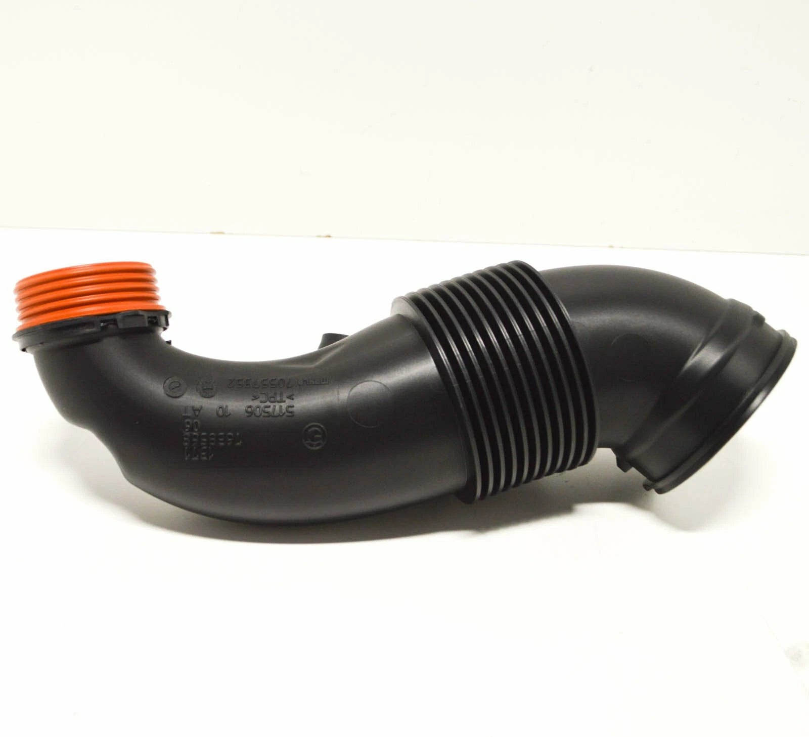 NEW BMW X5 F15 F85 RIGHT AIR INTAKE BOOT PIPE 13717638568 ORIGINAL