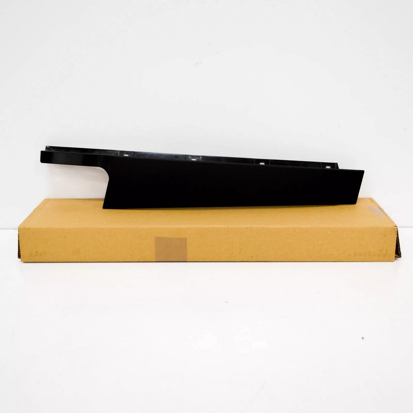 NEW BMW 3 F30 REAR RIGHT DOOR EXTERIOR B-PILLAR TRIM 51357258308 7258308