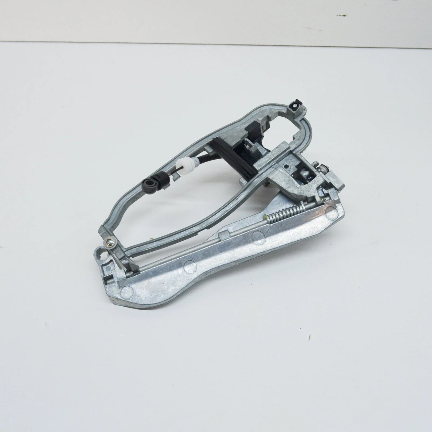 NEW BMW X5 E3 FRONT RIGHT EXTERIOR DOOR HANDLE CARRIER 51218243616 ORIGINAL