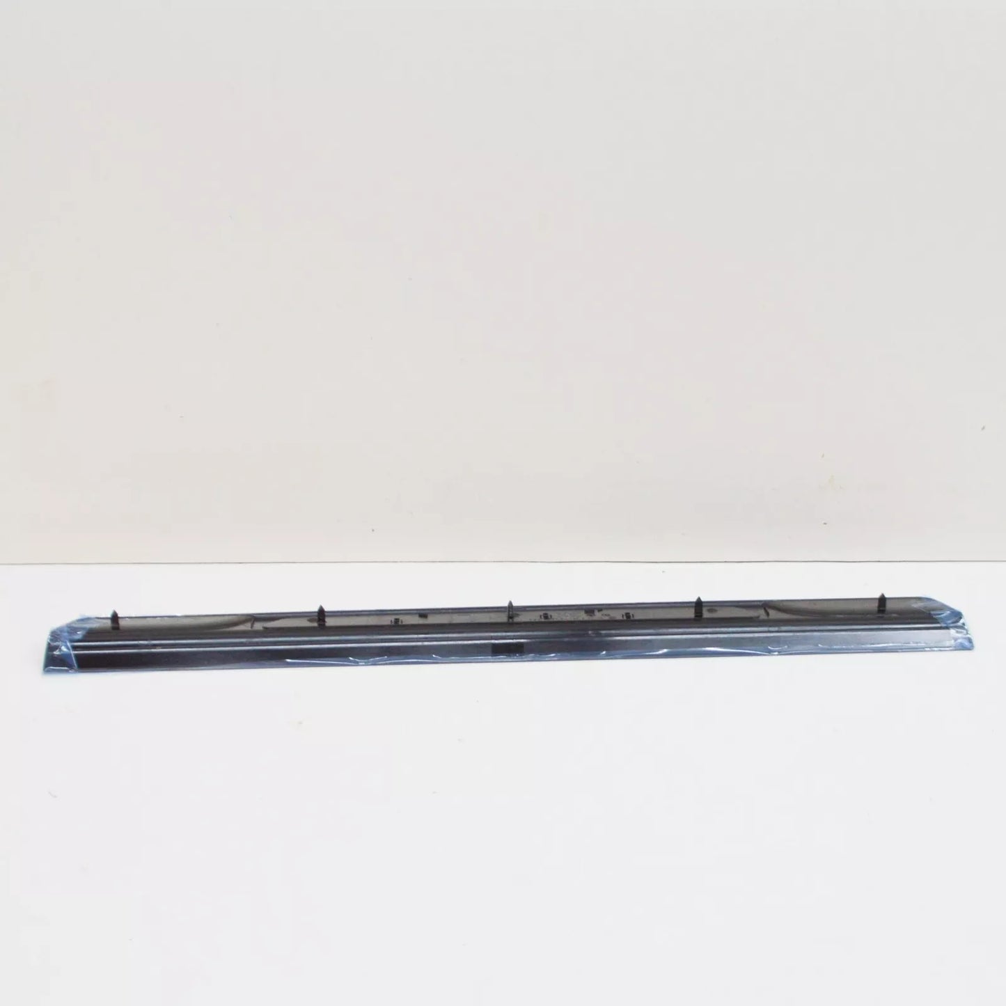 NEW BMW 3 E46 LEFT DOOR SILL TRIM 8204113 51478204113 ORIGINAL