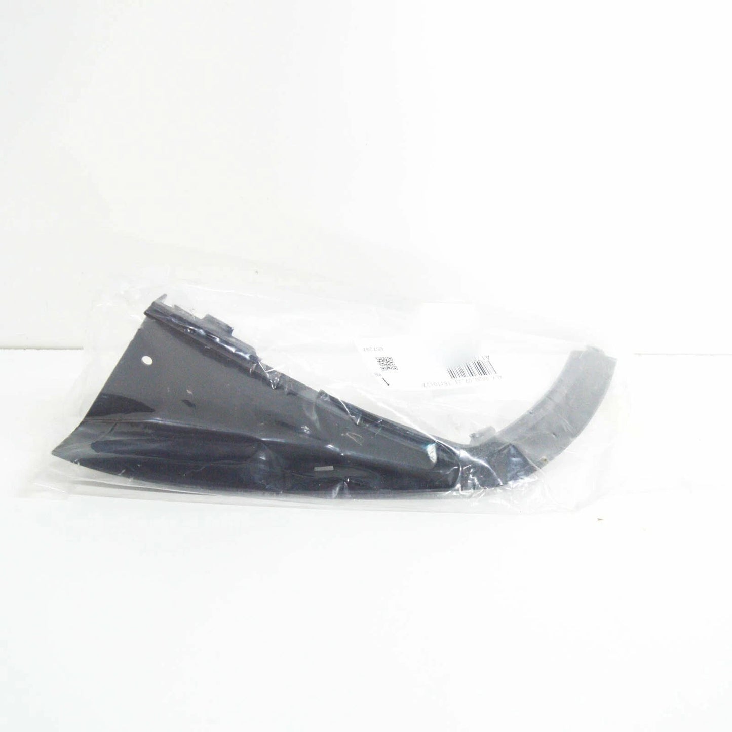 NEW MERCEDES-BENZ A W176 FRONT BUMPER RIGHT COVER A1768857800