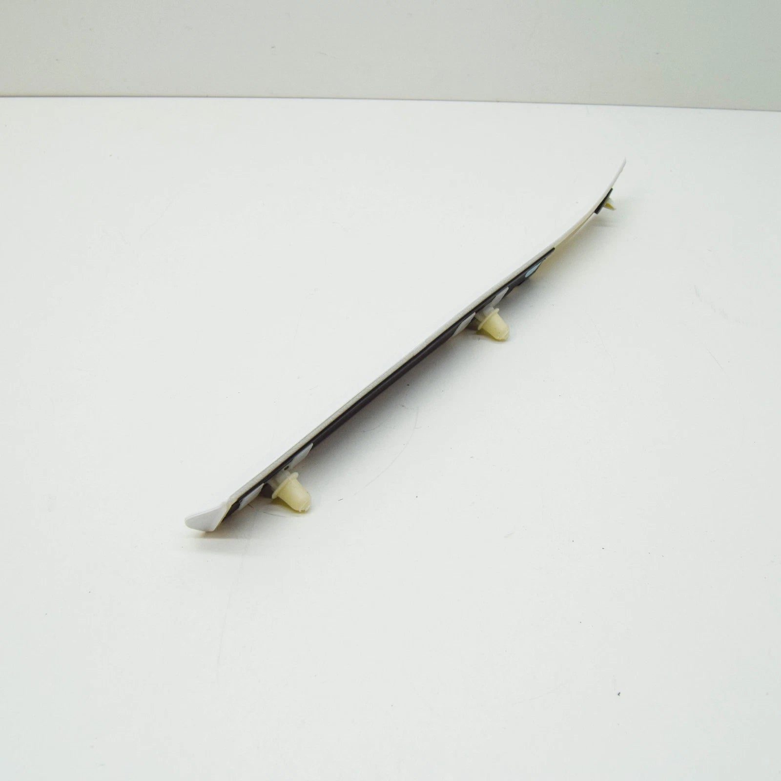 NEW BMW E46 CABRIO COUPE FENDER MOLDING LEFT FRONT 7001041 51137001041 ORIGINAL