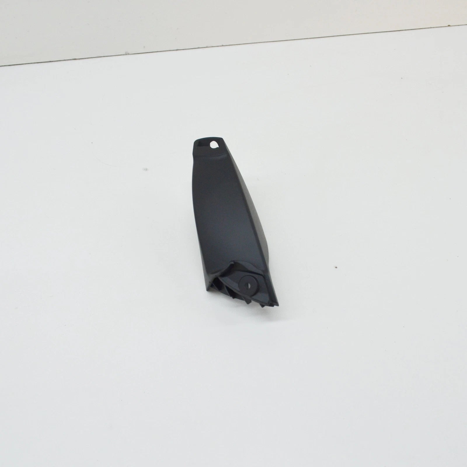 NEW BMW Z4 E85 FRONT RIGHT SEAT BELT DEFLECTOR 52107163128 7163128 ORIGINAL