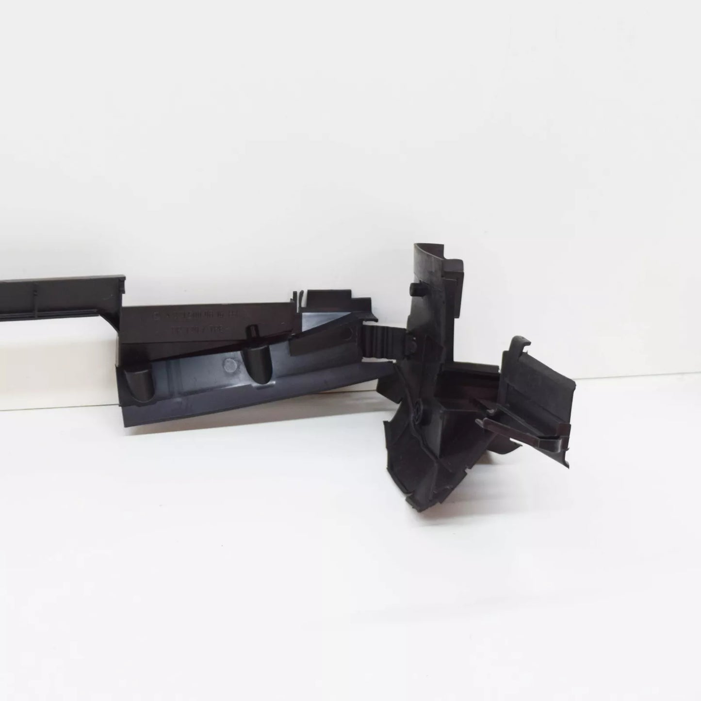 NEW MERCEDES-BENZ S W221 RADIATOR UPPER AIR DUCT A2215000816