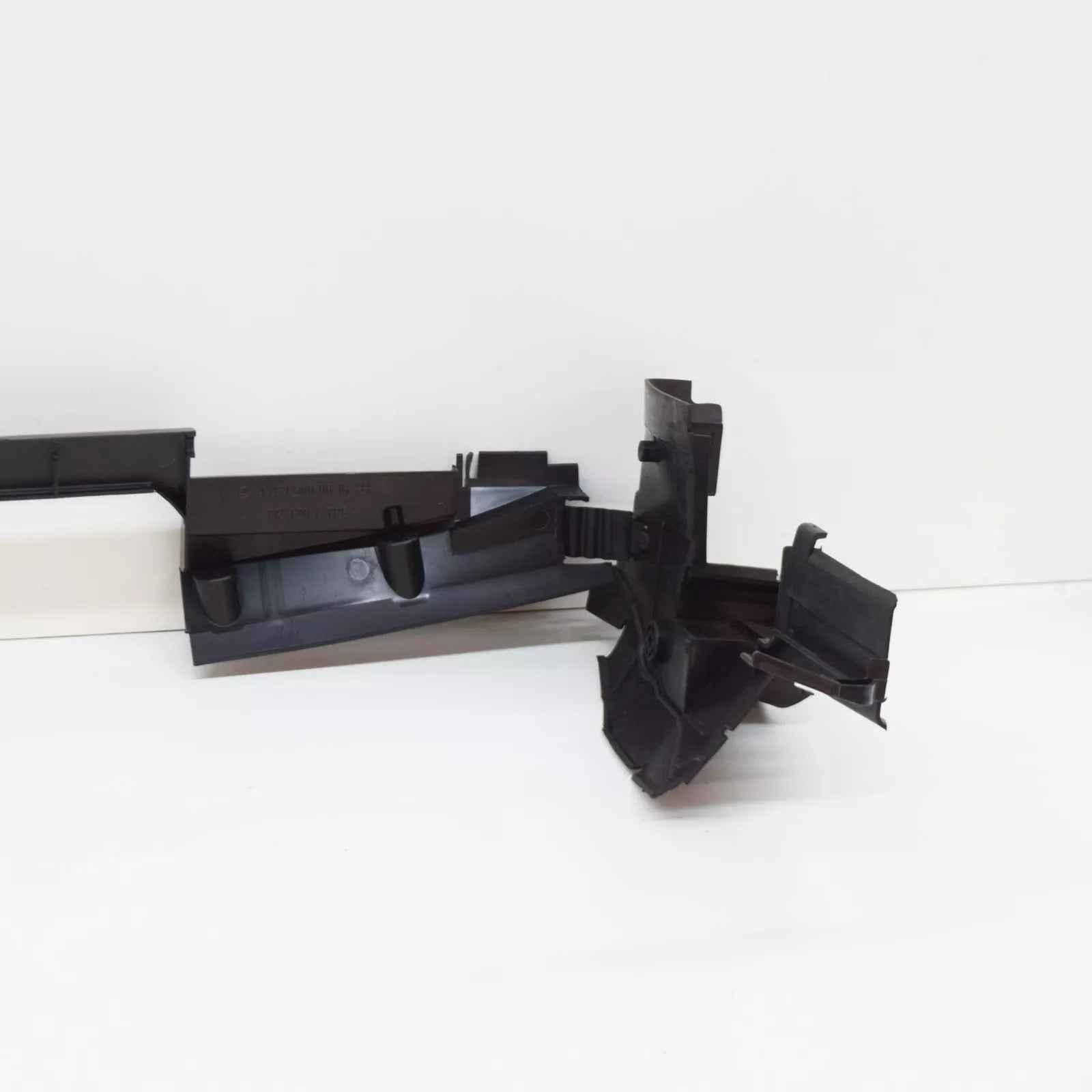 NEW MERCEDES-BENZ S W221 RADIATOR UPPER AIR DUCT A2215000816