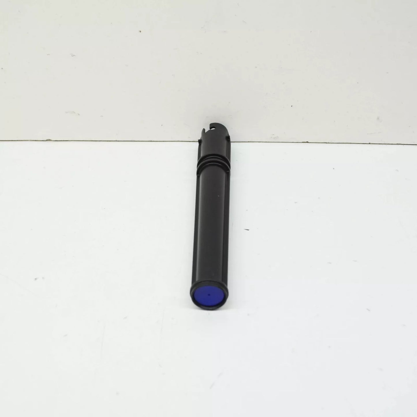 NEW AUDI A1 8X AIR FILTER WATER DRAINAGE HOSE 04E129637 ORIGINAL