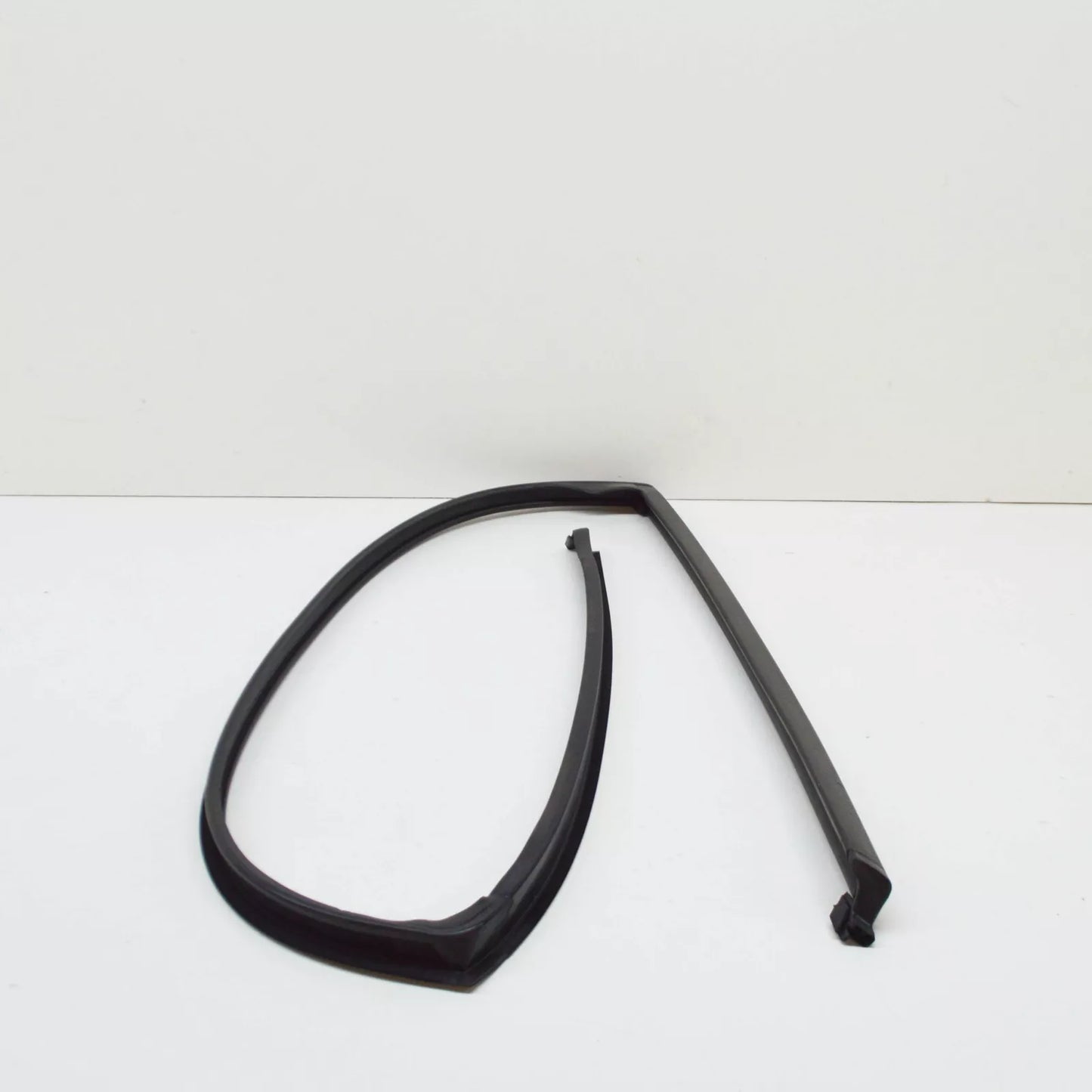 NEW BMW X5 E70 UPPER REAR LEFT DOOR SEAL 51767208591 7208591 ORIGINAL