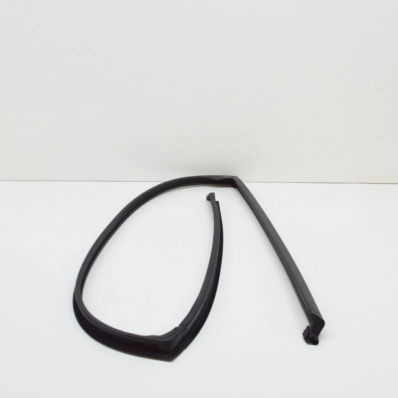 NEW BMW X5 E70 UPPER REAR LEFT DOOR SEAL 51767208591 7208591 ORIGINAL