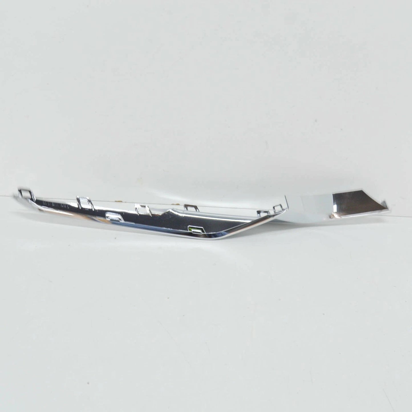 NEW BMW 2 GRAN TOURER F46 FRONT LEFT BUMPER MOLDING TRIM 51117473197 ORIGINAL