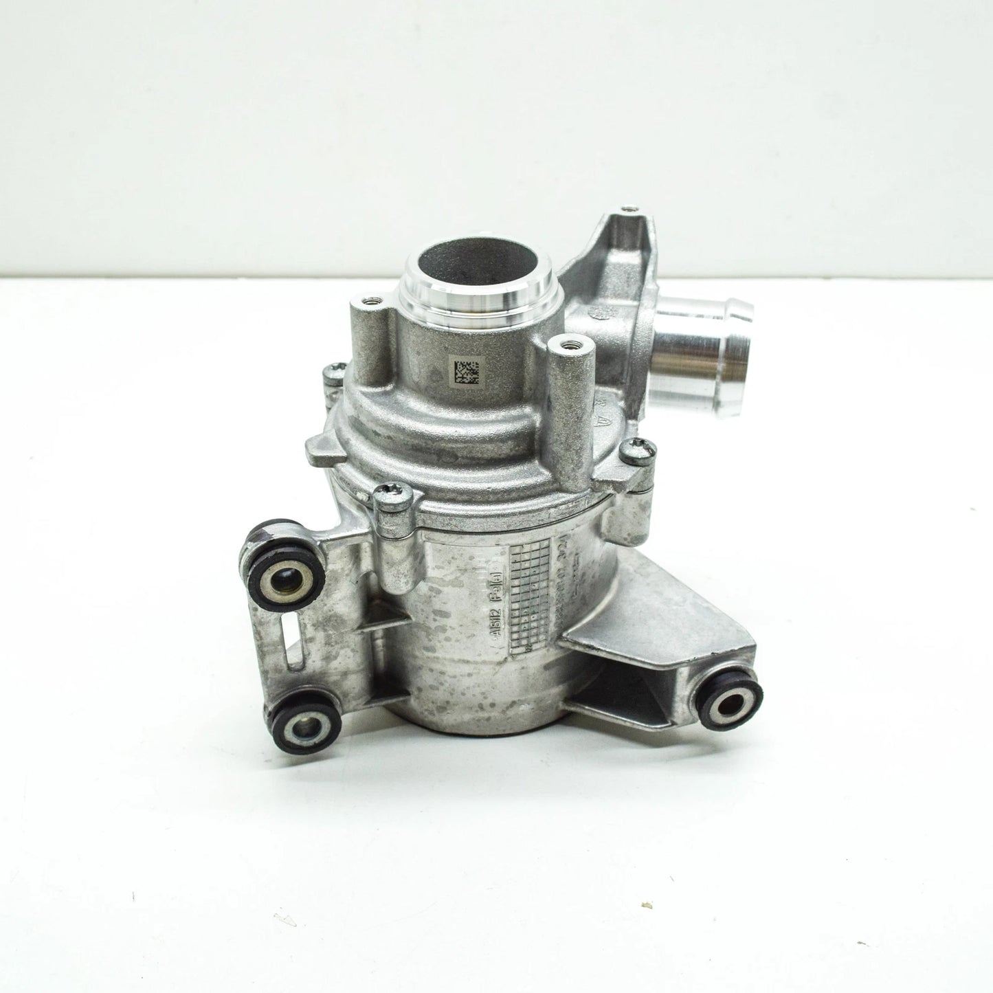 NEW MERCEDES-BENZ C W205 WATER PUMP A2642000301 ORIGINAL