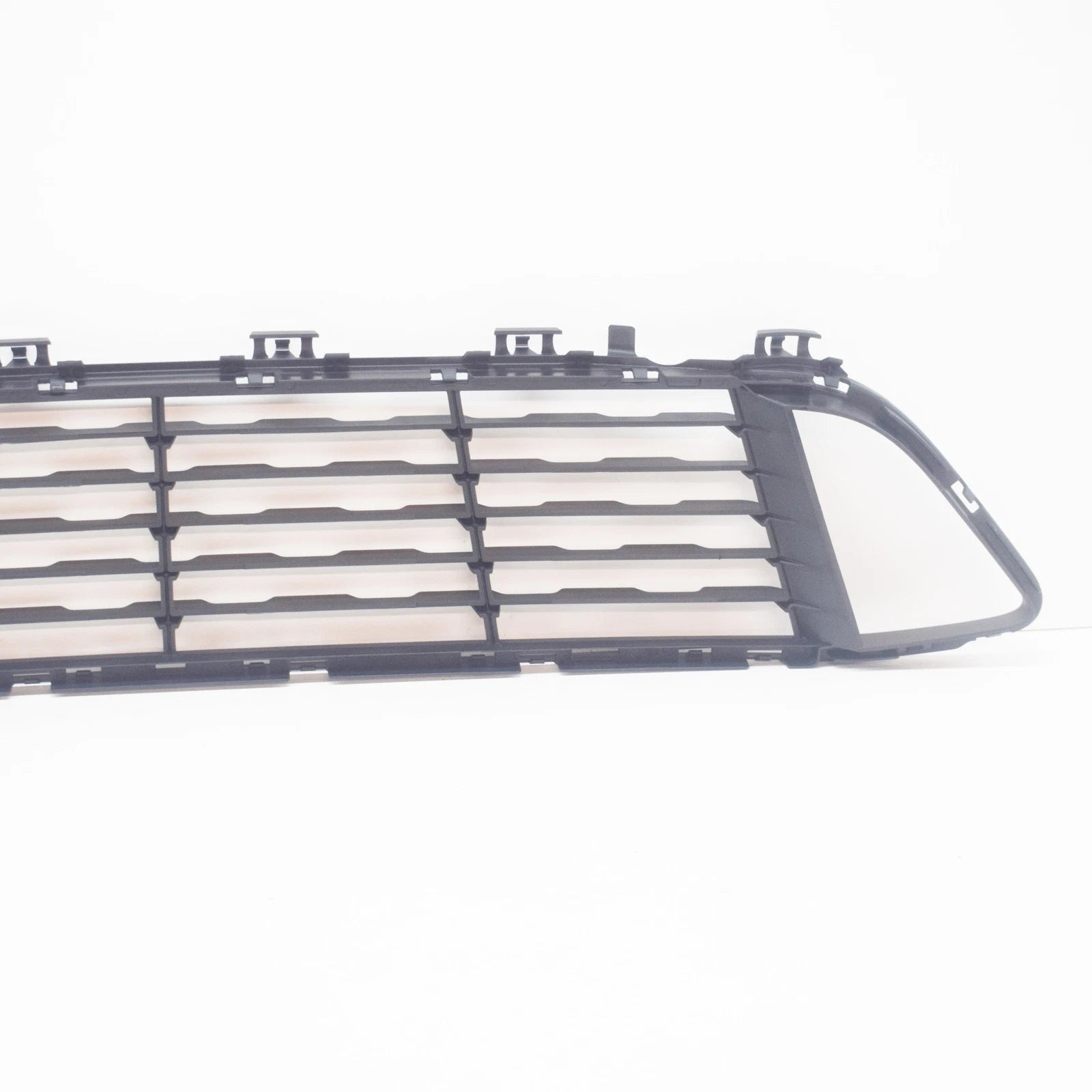 NEW BMW X1 F48 FRONT BUMPER CENTER LOWER GRILLE X-LINE 51117354773 2015 ORIGINAL