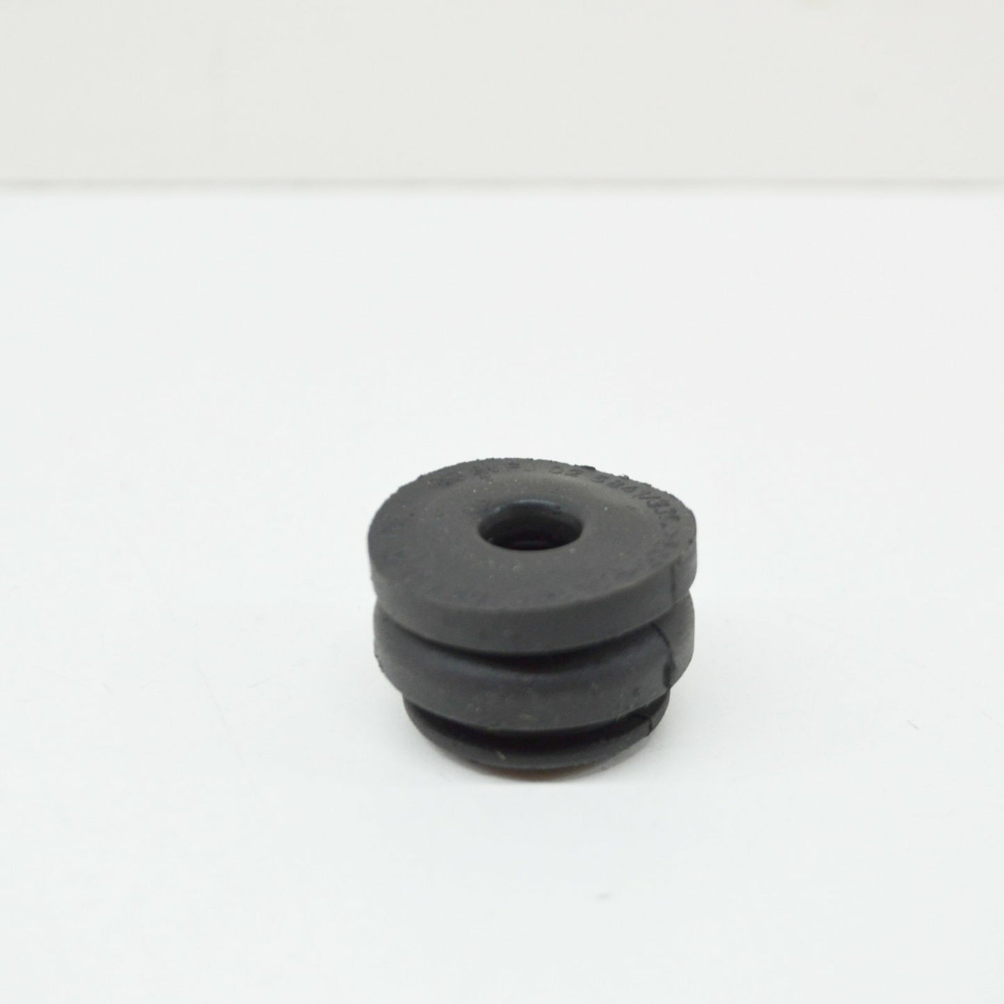 new audi a3 8p engine cover grommet 038103638k original
