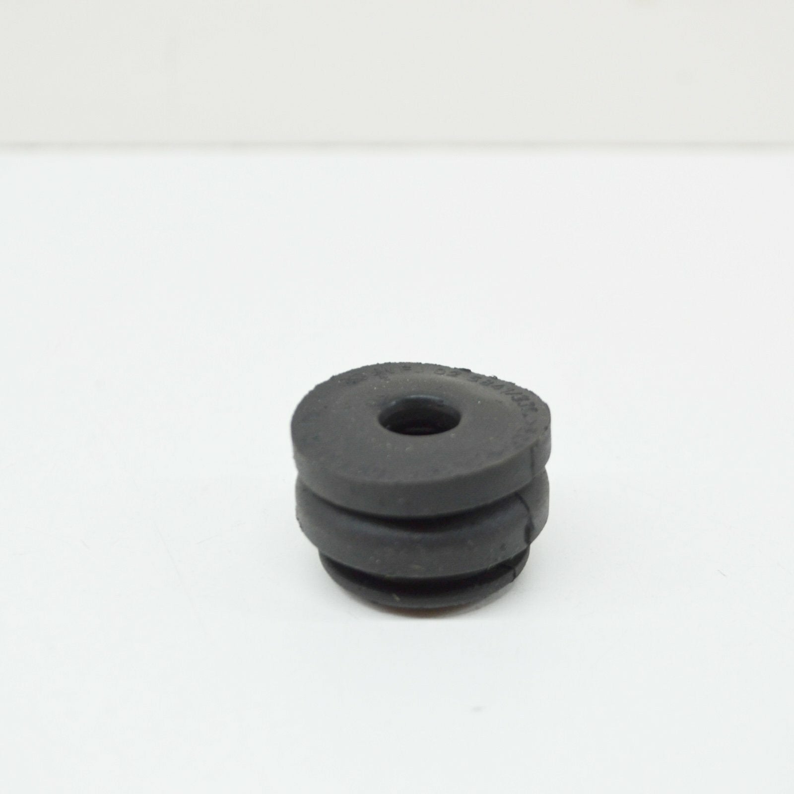 new audi a3 8p engine cover grommet 038103638k original