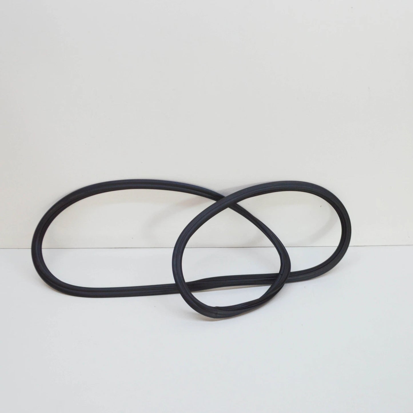 NEW VOLKSWAGEN POLO 6R TAILGATE BOOTLID SEAL RUBBER 6R6827705C ORIGINAL