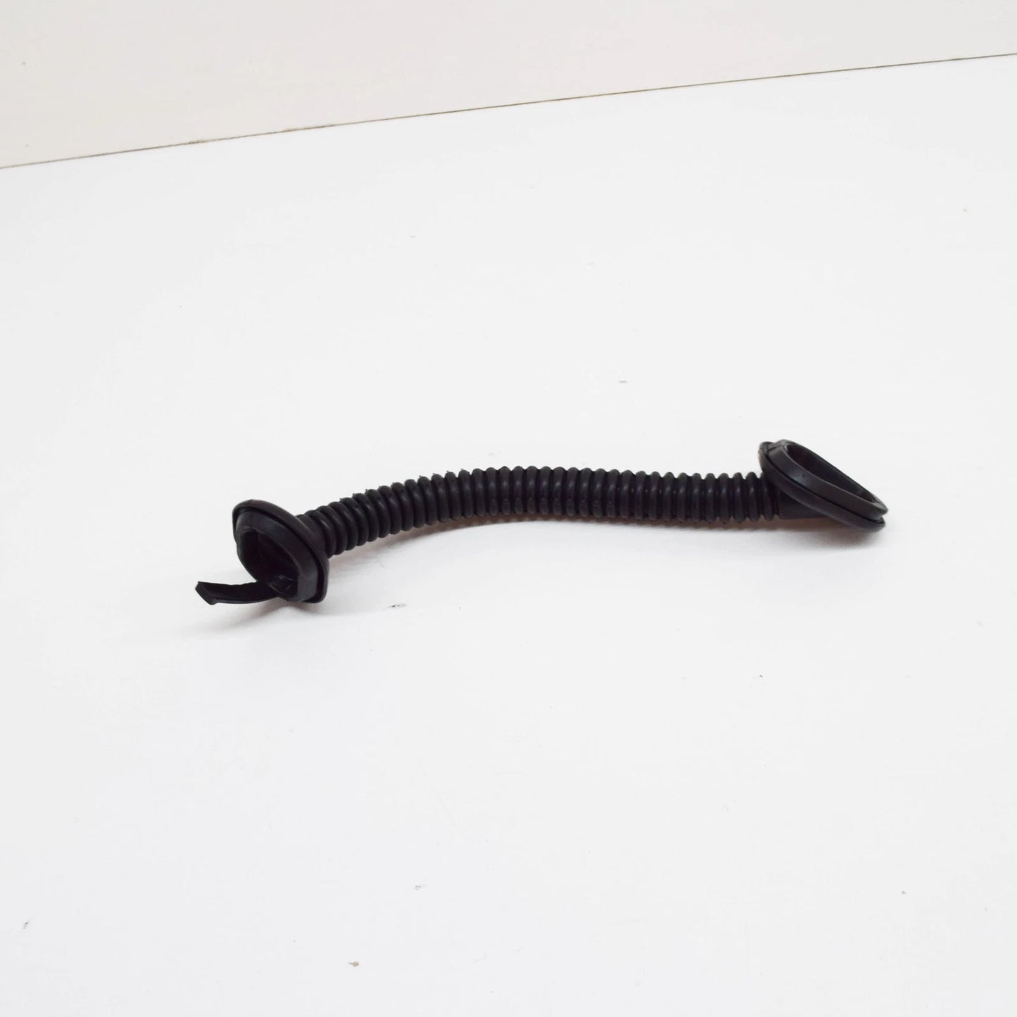 NEW BMW 3 E90 BOOT TRUNK LID WIRING GAITER GROMMET RIGHT 61136919394 ORIGINAL