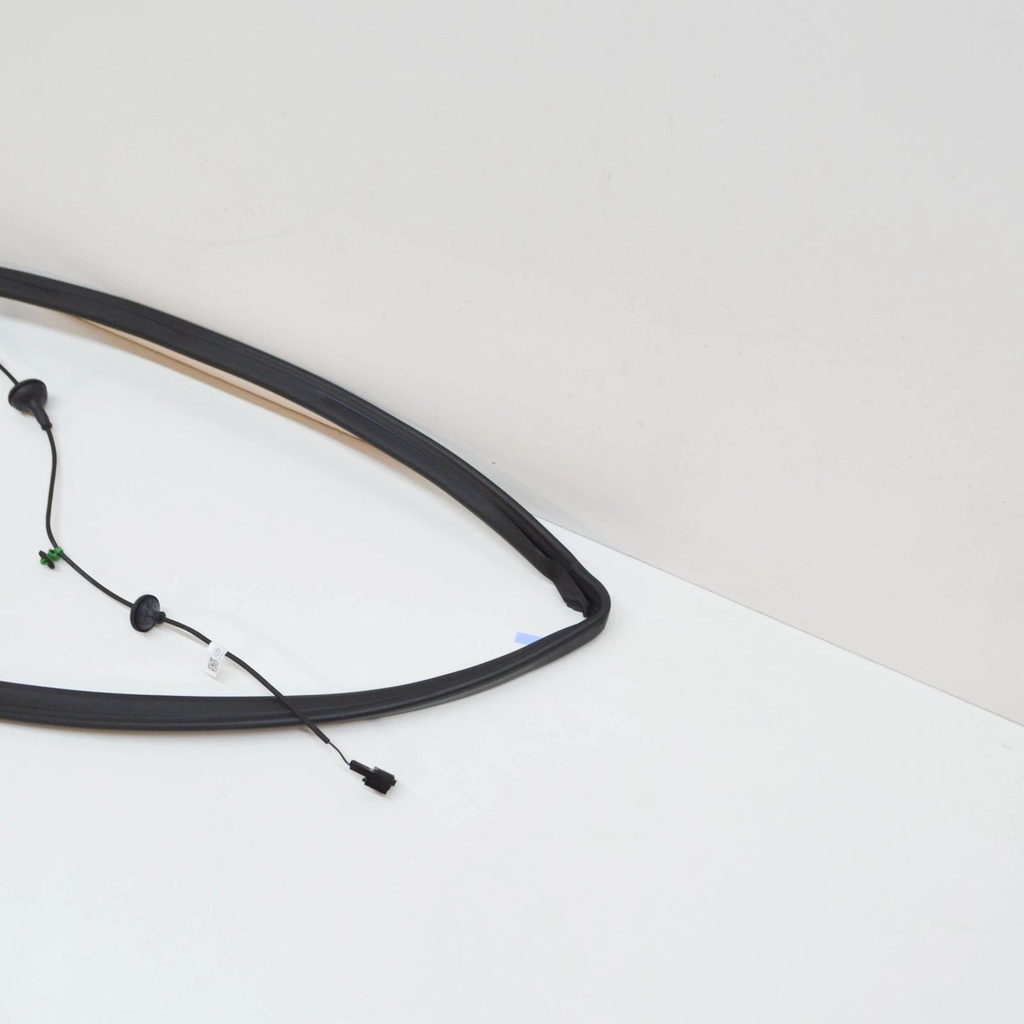 NEW VW SHARAN 7N LEFT SLIDING DOOR SEAL WITH SENSOR 7N0839717AD ORIGINAL