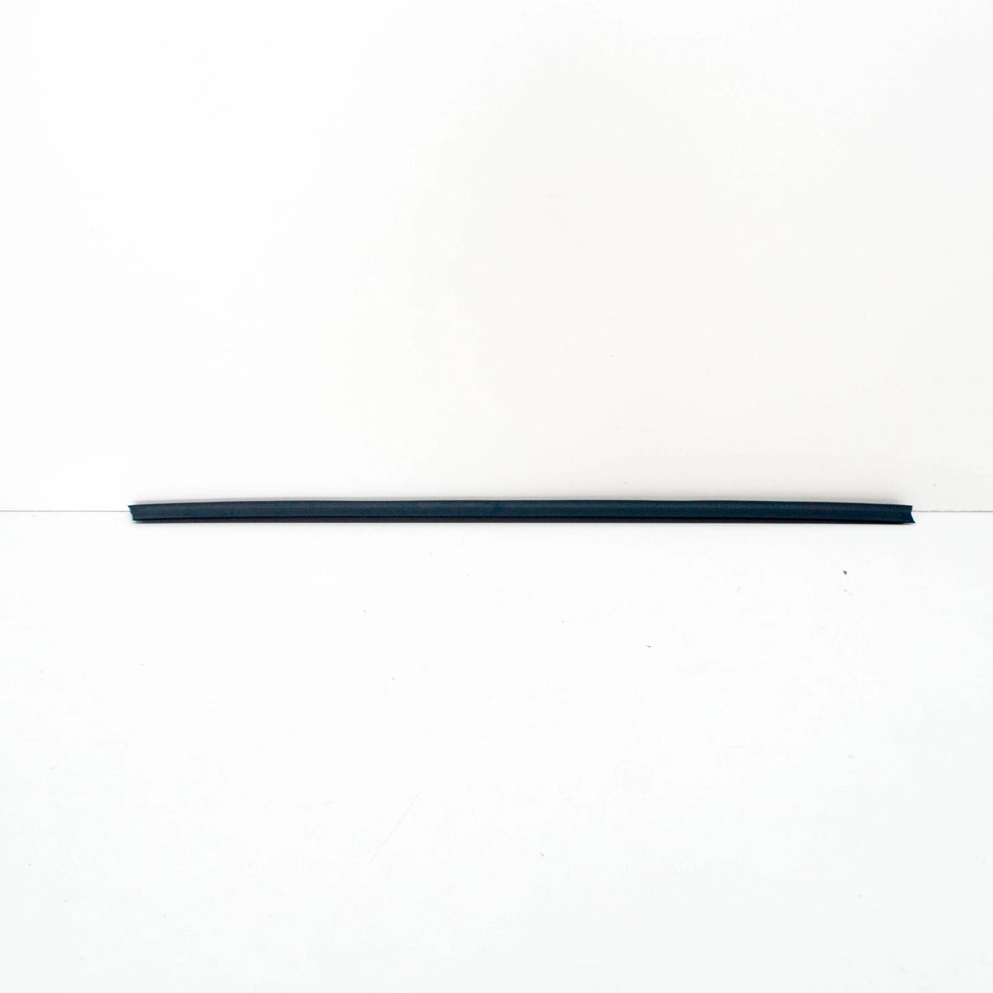 NEW BMW 3 E30 FRONT RIGHT DOOR OUTER WEATHER STRIP 51211913058 1913058 ORIGINAL