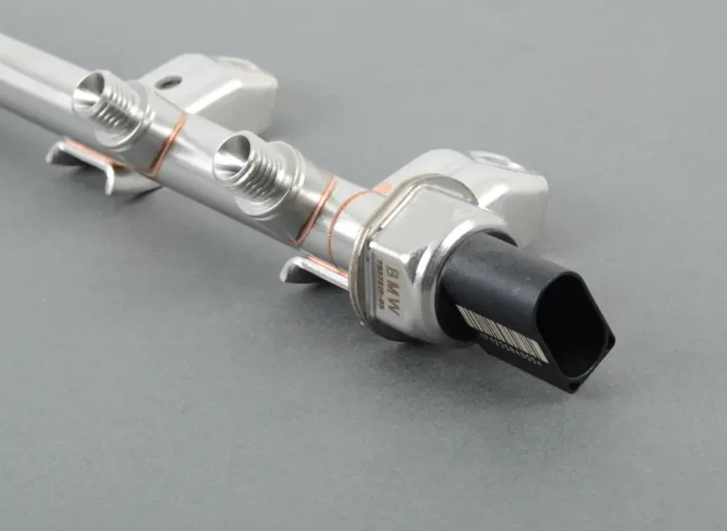 NEW BMW 3 E90 HIGH PRESSURE FUEL RAIL 13537575480 7575480 ORIGINAL