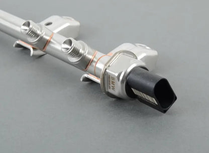 NEW BMW 3 E90 HIGH PRESSURE FUEL RAIL 13537575480 7575480 ORIGINAL