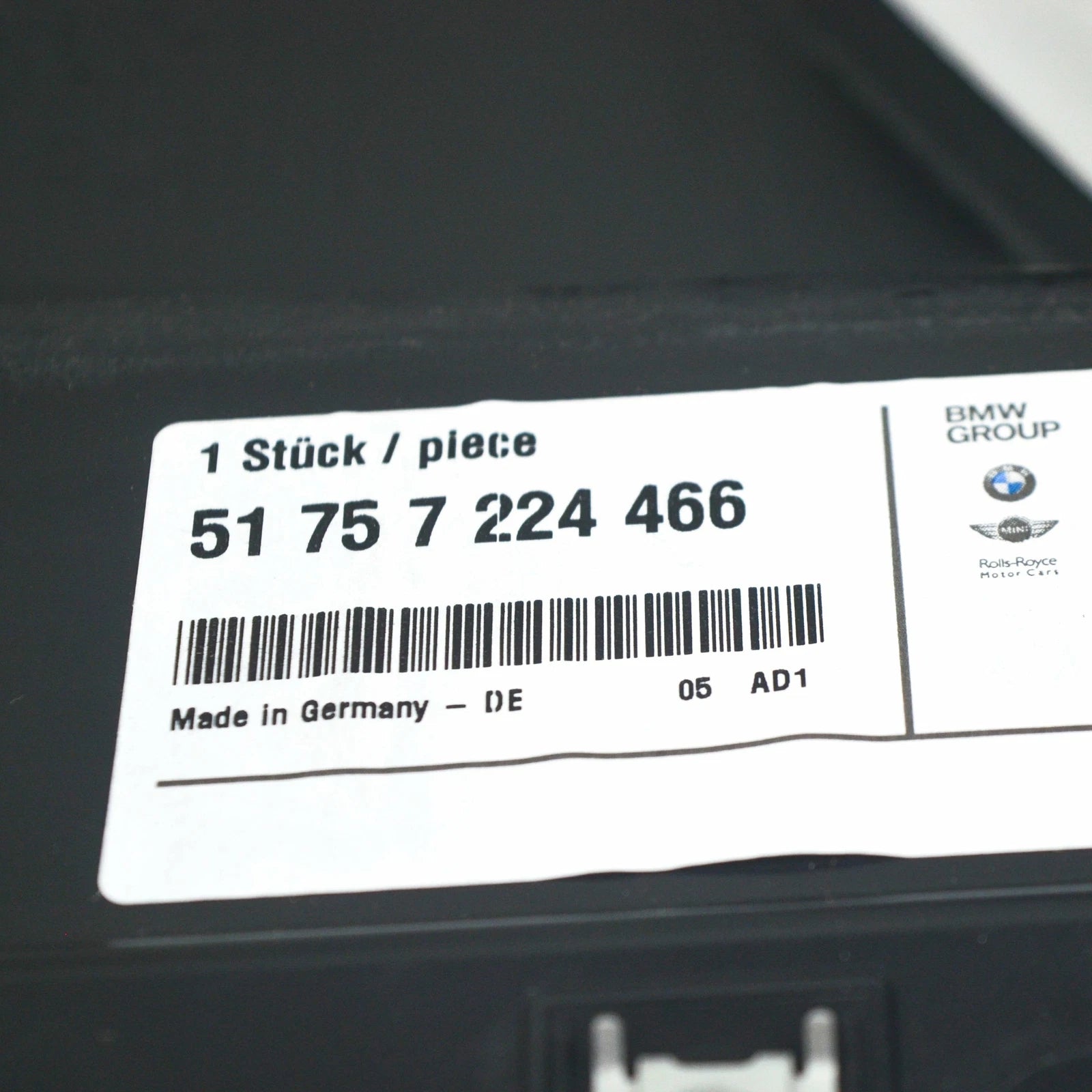 NEW BMW 6 F12 FRONT RIGHT LOWER FENDER LINER EXTENSION 51757224466 ORIGINAL