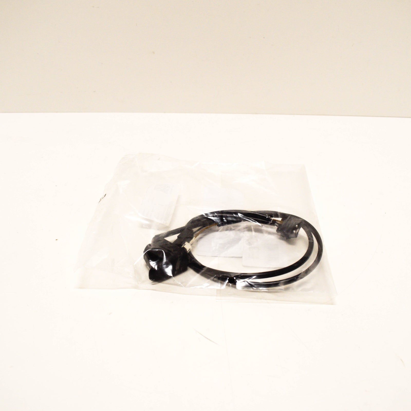 NEW MB CLK C208 WINDSHIELD WASHER JET NOZZLE LEFT SIDE A2088601247 ORIGINAL