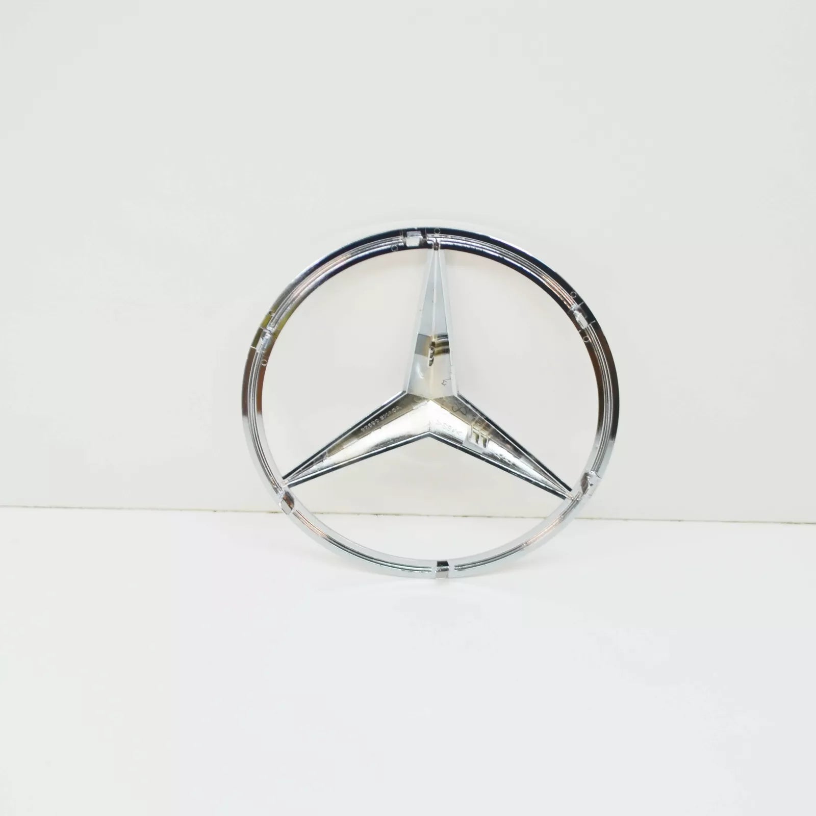 NEW MERCEDES-BENZ X W470 FRONT RADIATOR GRILLE EMBLEM BADGE A4708172800 ORIGINAL